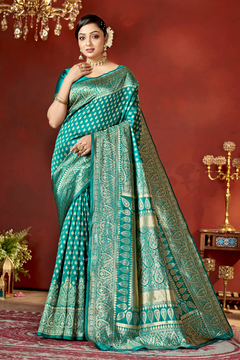     			Zumizo Silk Blend Woven Banarasi saree With Unstitched Blouse Piece ( Green )