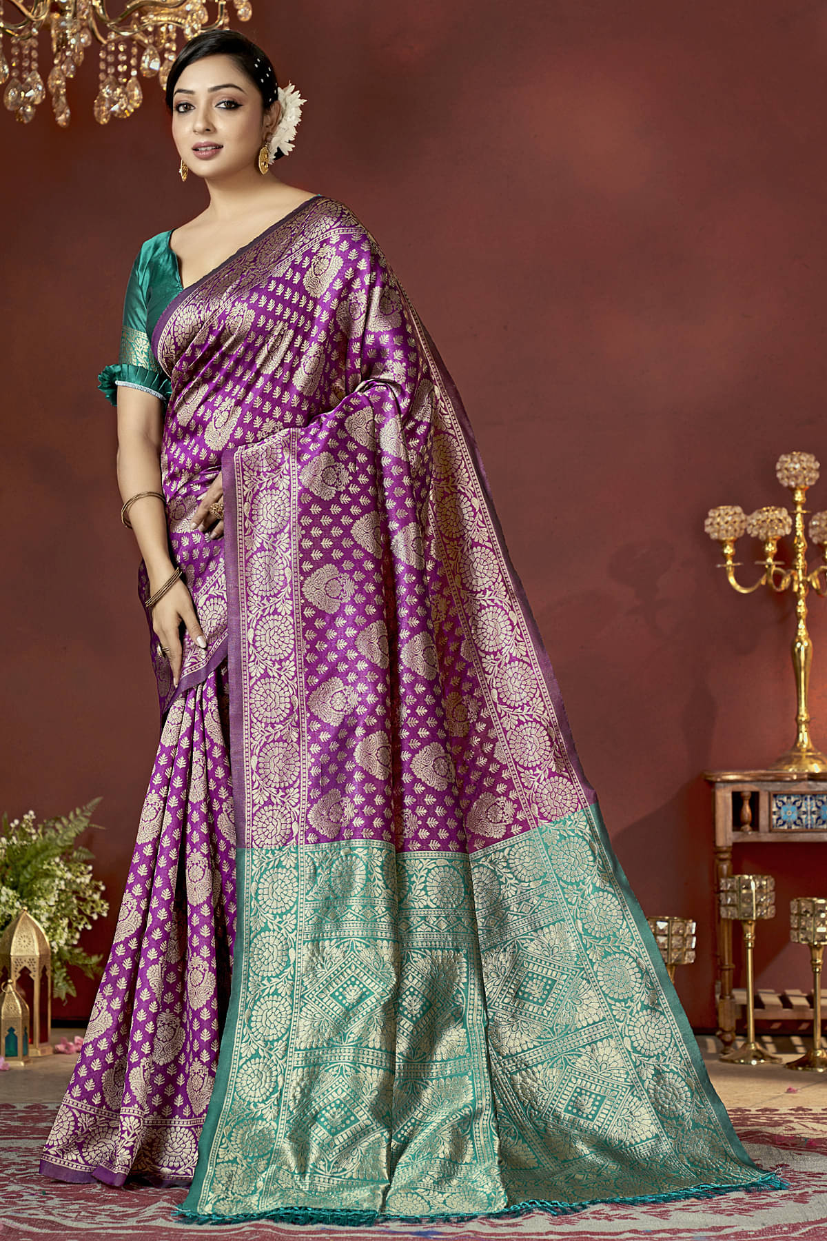     			Zumizo Silk Blend Woven Banarasi saree With Unstitched Blouse Piece ( Purple )