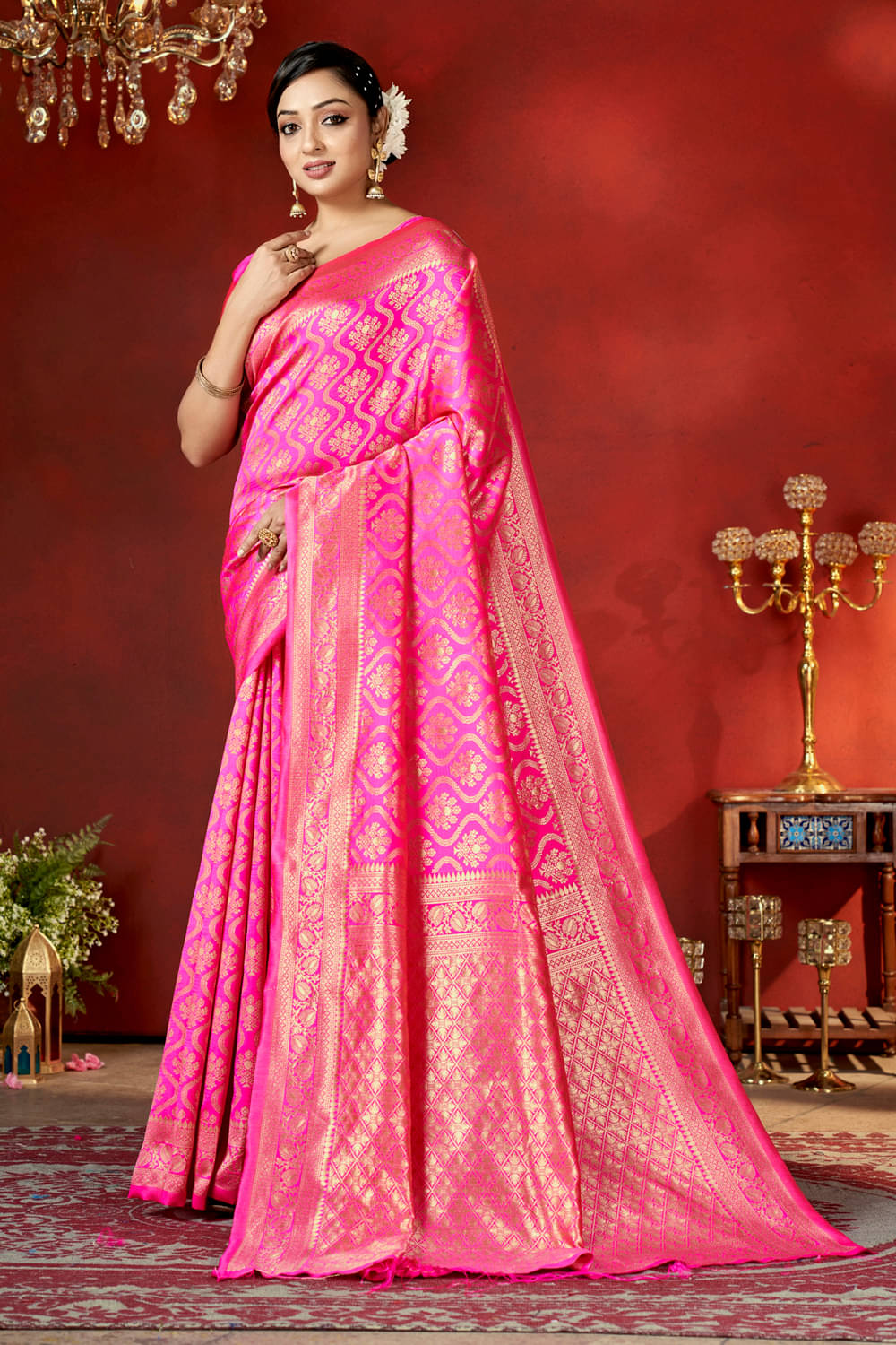     			Zumizo Silk Blend Woven Banarasi saree With Unstitched Blouse Piece ( Pink )