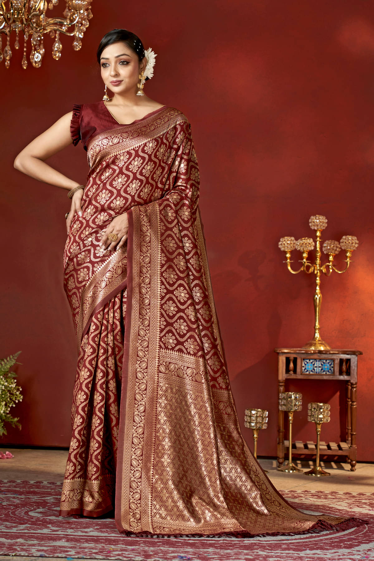 Zumizo Silk Blend Woven Banarasi saree With Unstitched Blouse Piece ( Maroon ) Zumizo Silk Blend Woven Banarasi saree With Unstitched Blouse Piece ( Maroon )