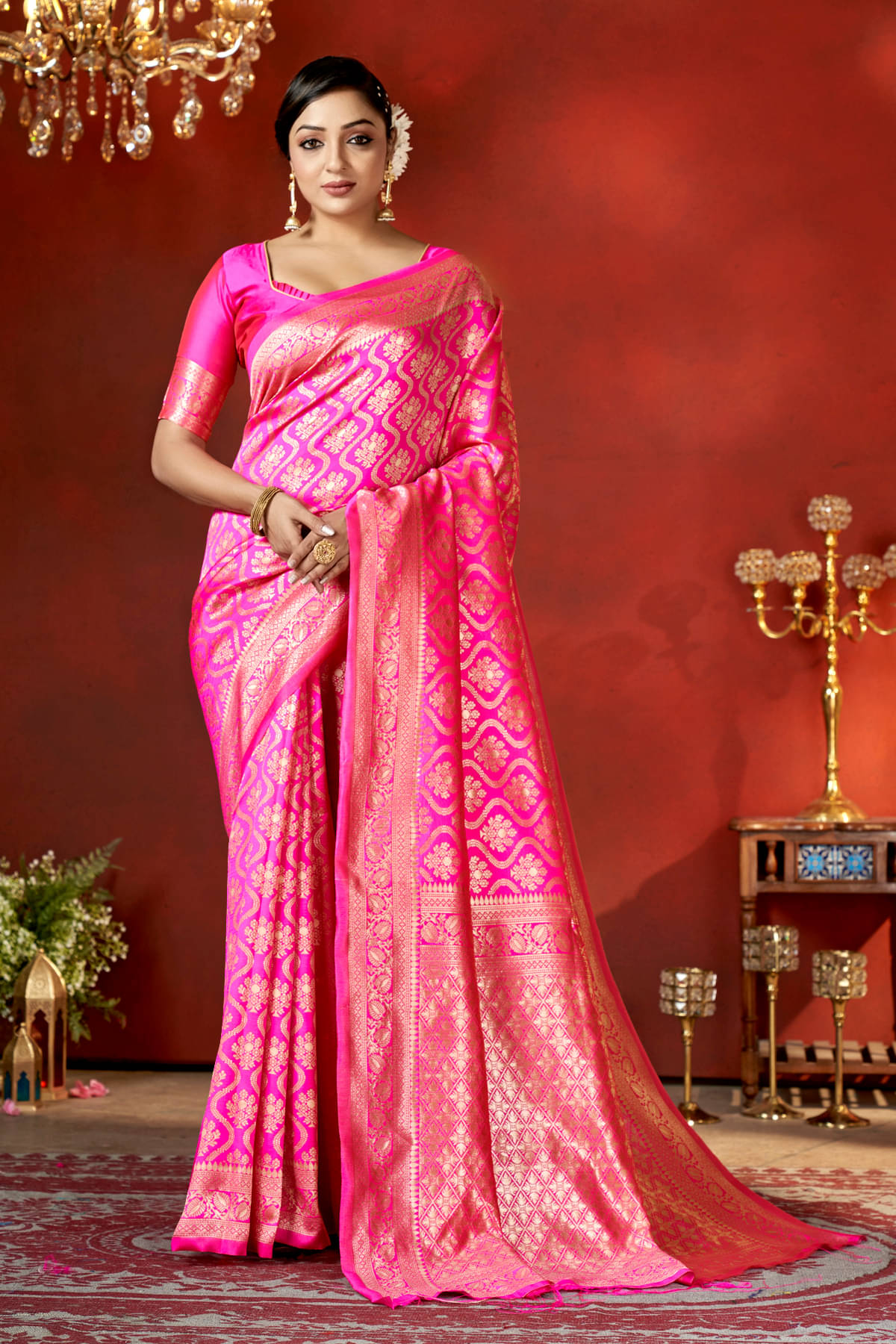     			Zumizo Silk Blend Woven Banarasi saree With Unstitched Blouse Piece ( Pink )