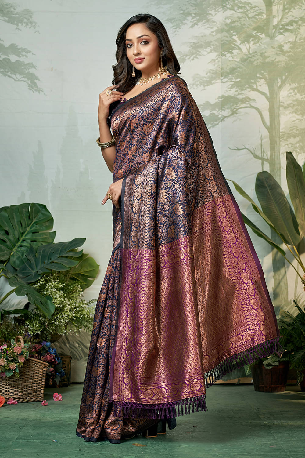     			Zumizo Silk Blend Woven Banarasi saree With Unstitched Blouse Piece ( Blue )