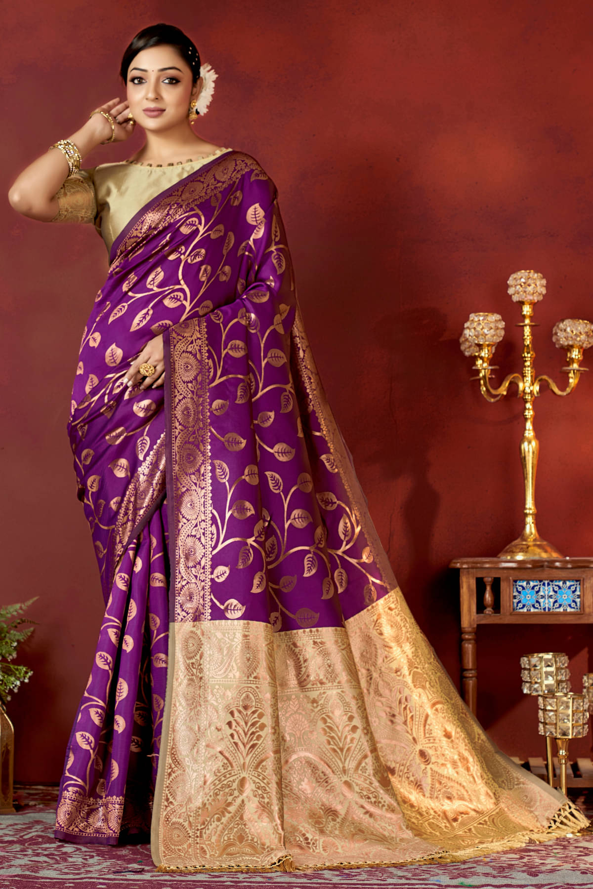     			Zumizo Silk Blend Woven Banarasi saree With Unstitched Blouse Piece ( Purple )