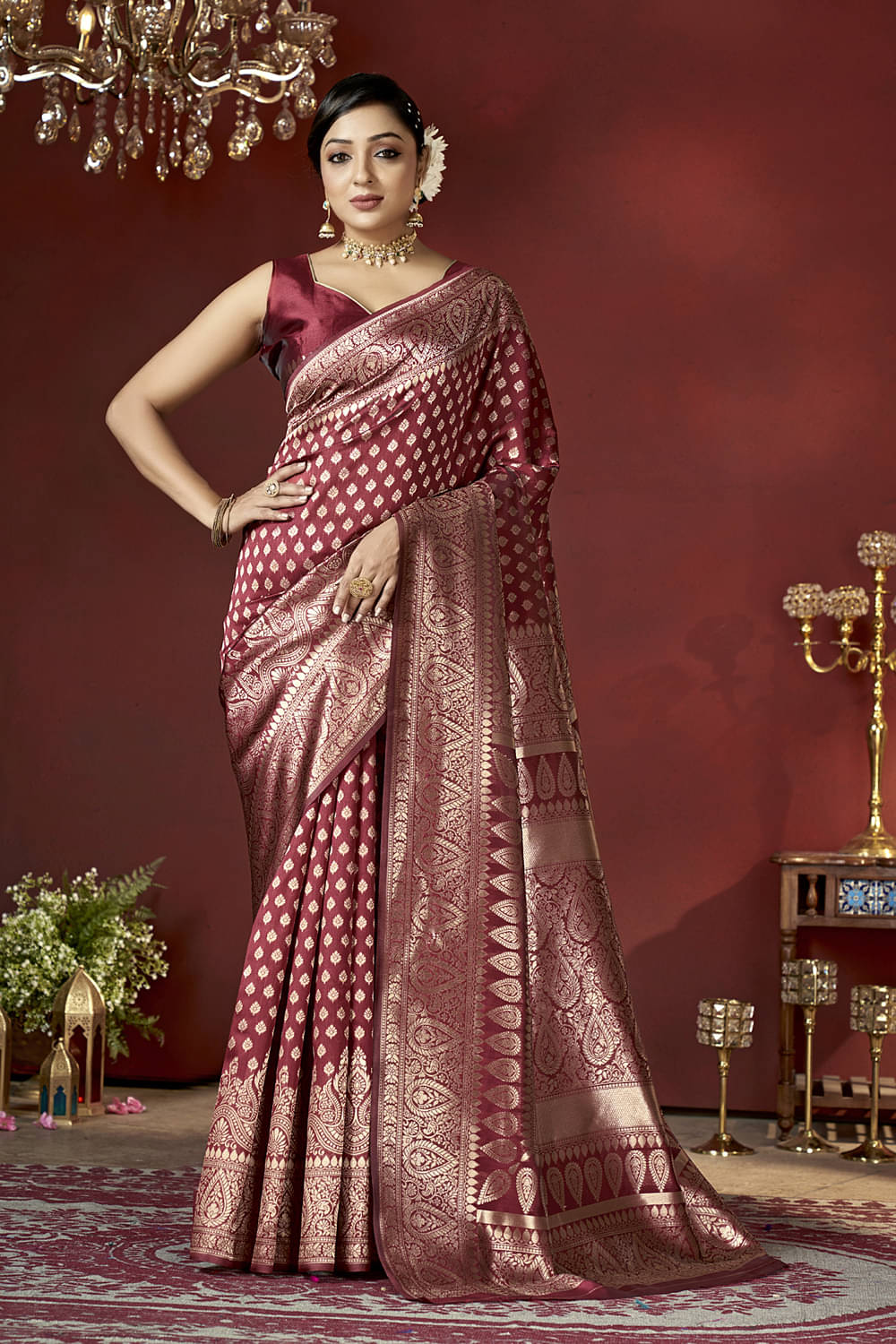 Zumizo Silk Blend Woven Banarasi saree With Unstitched Blouse Piece ( Maroon ) Zumizo Silk Blend Woven Banarasi saree With Unstitched Blouse Piece ( Maroon )