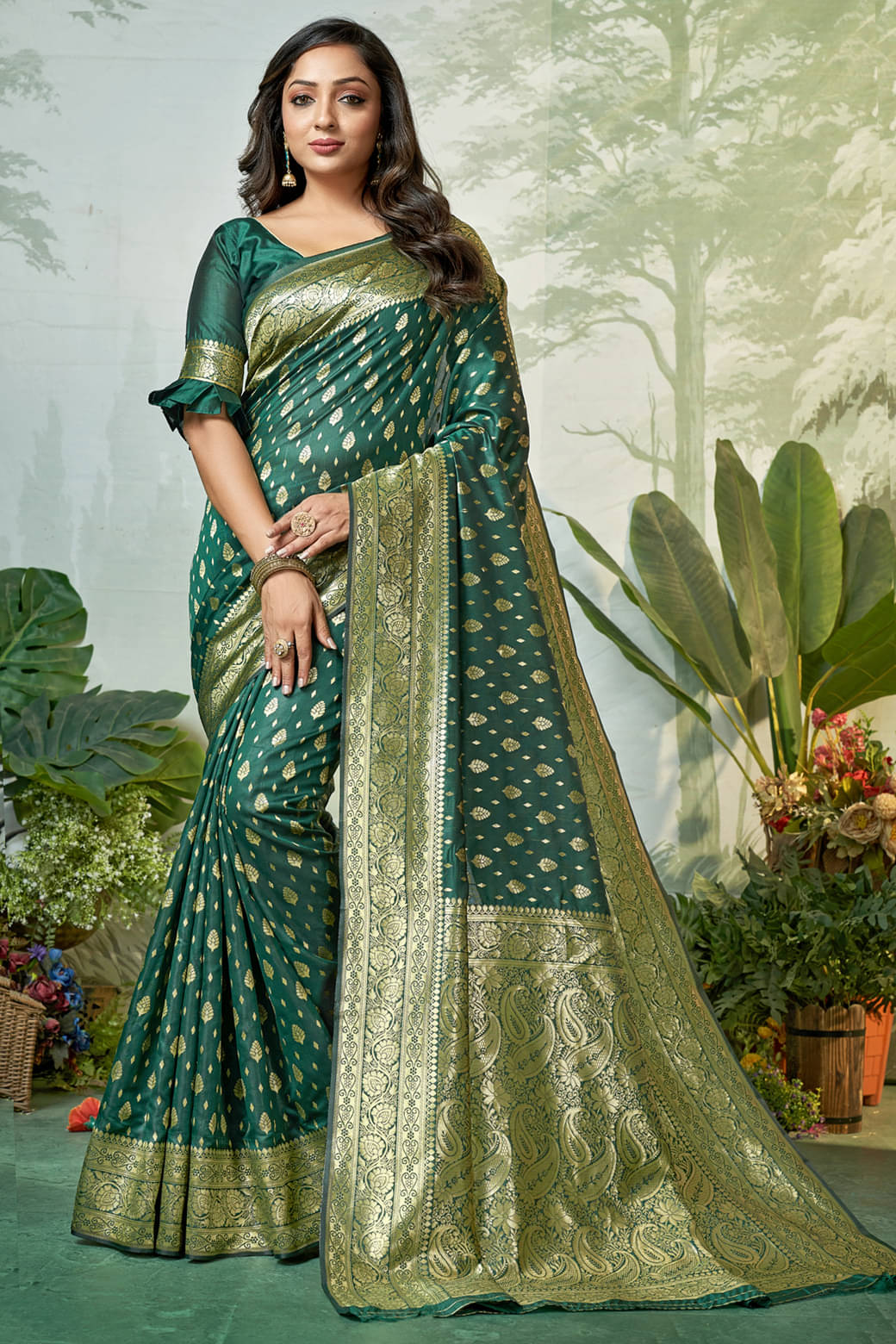     			Zumizo Silk Blend Woven Banarasi saree With Unstitched Blouse Piece ( Green )