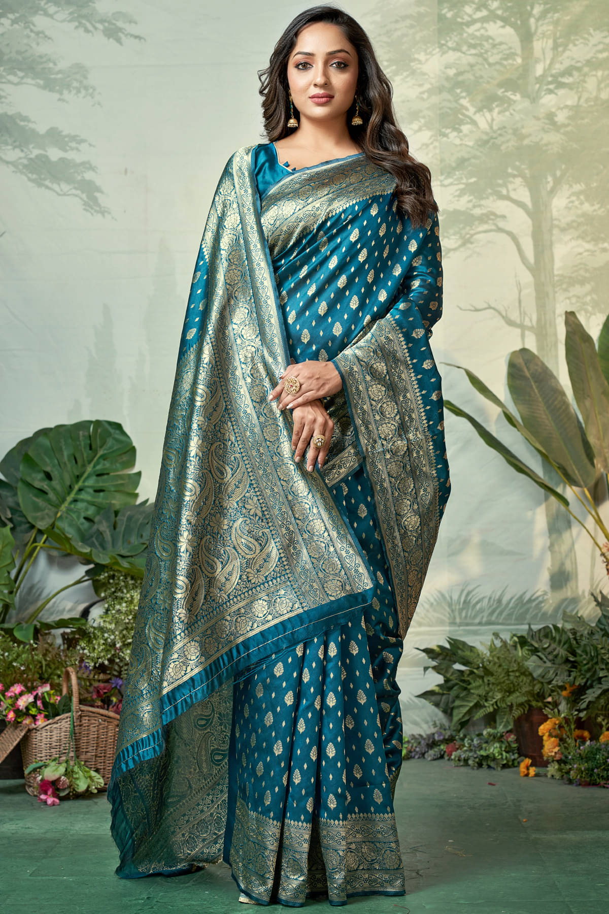     			Zumizo Silk Blend Woven Banarasi saree With Unstitched Blouse Piece ( Teal )