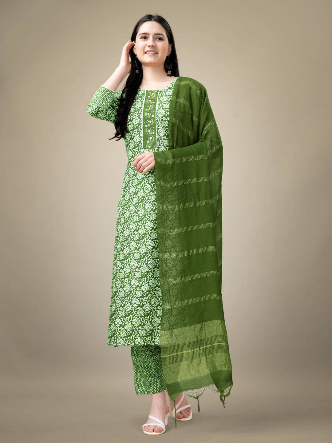 A TO Z CART Women Rayon Embroidered Straight Kurti With Pants ( Green ) A TO Z CART Women Rayon Embroidered Straight Kurti With Pants ( Green )