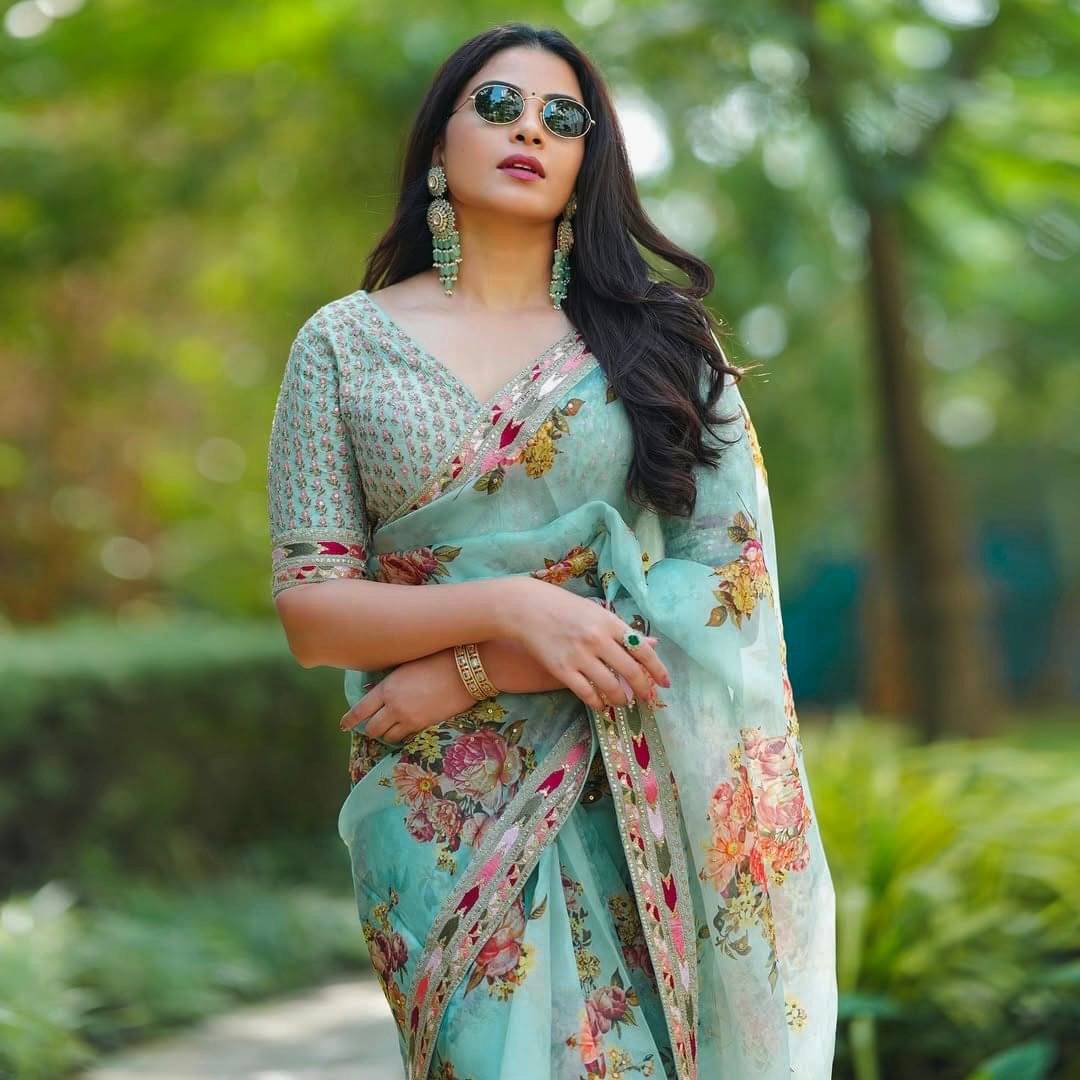 Prazvika Organza Embroidered Chanderi saree With Unstitched Blouse Piece ( Green ) Prazvika Organza Embroidered Chanderi saree With Unstitched Blouse Piece ( Green )