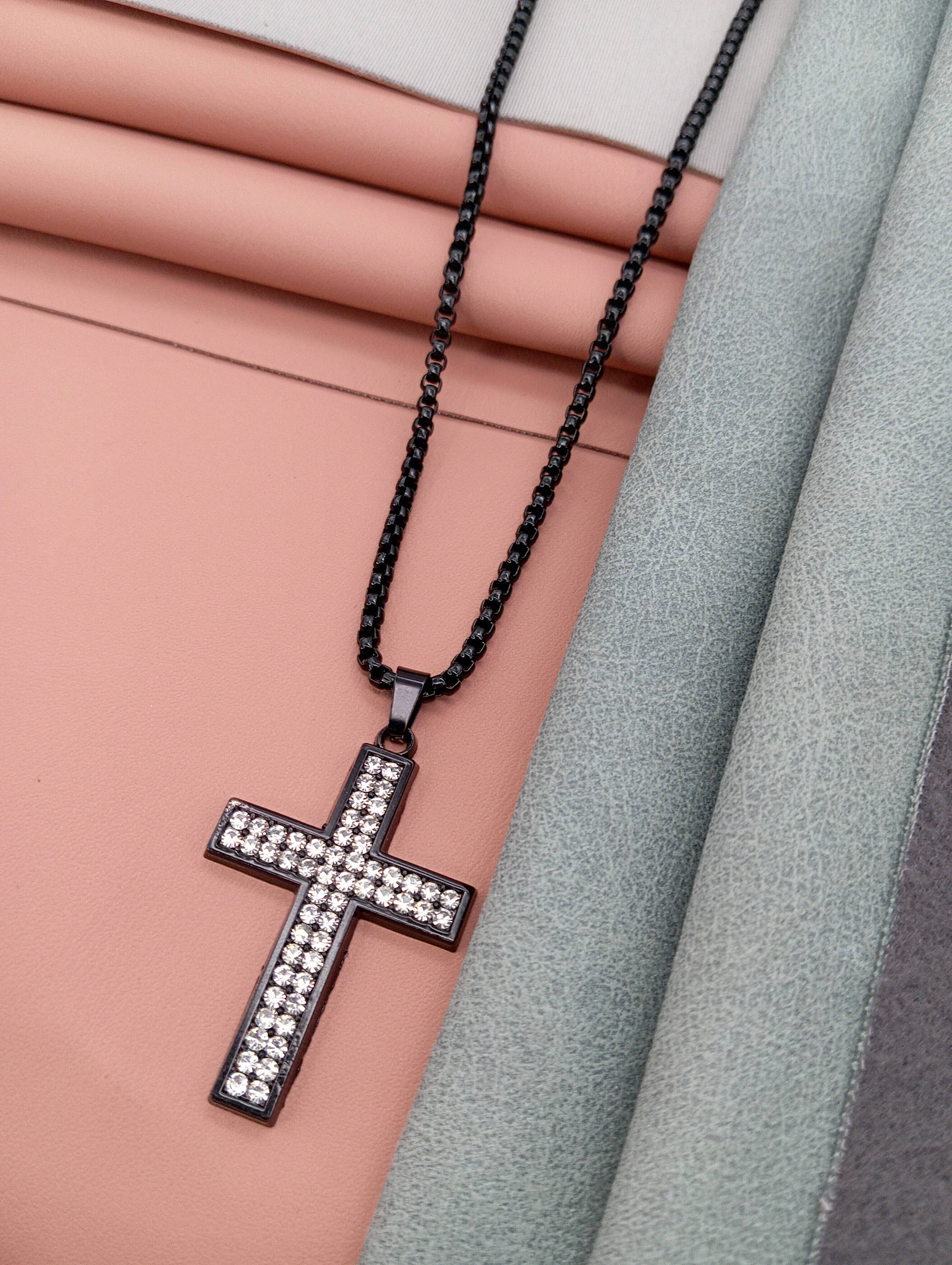     			SHANKH-KRIVA Black Religious Pendant With Chain ( Pack of 1 )