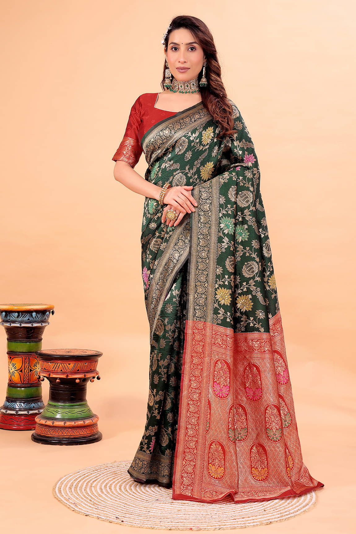     			Saadhvi Art Silk Solid Saree With Unstitched Blouse Piece ( Green )