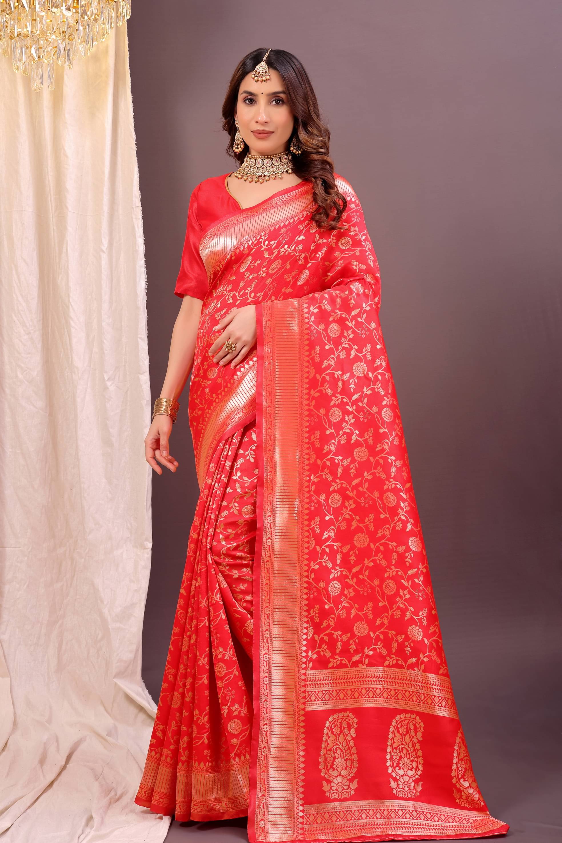     			Saadhvi Art Silk Woven Saree With Unstitched Blouse Piece ( Red )