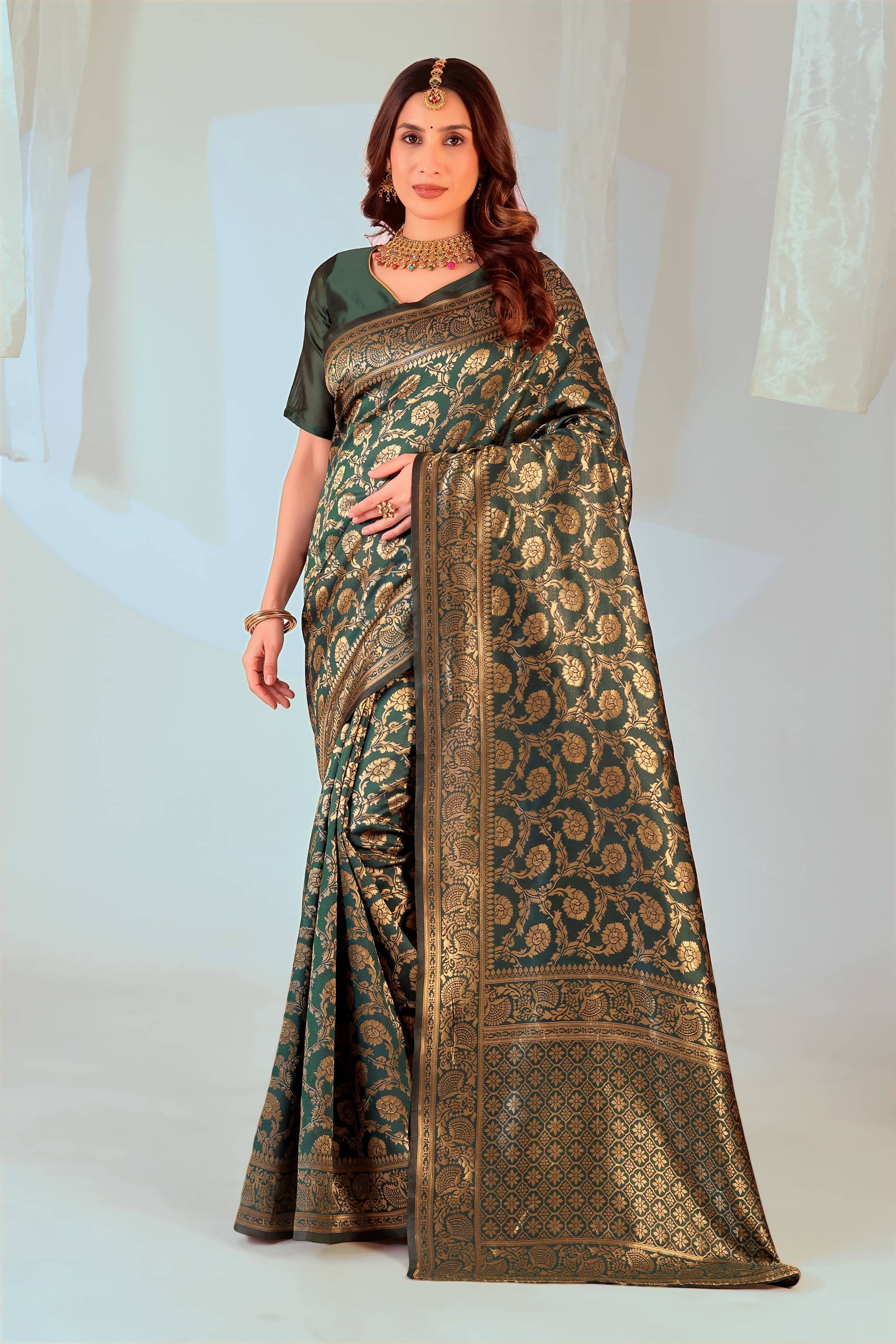     			Samai Art Silk Solid Saree With Unstitched Blouse Piece ( Green )