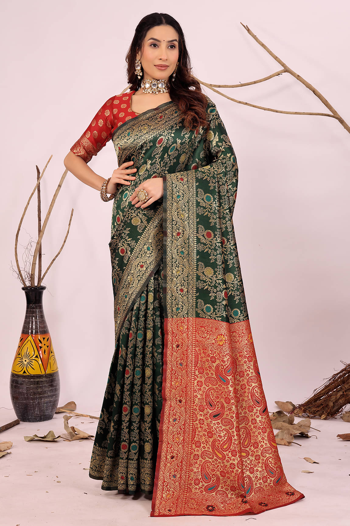 Samai Art Silk Solid Saree With Unstitched Blouse Piece ( Green ) Samai Art Silk Solid Saree With Unstitched Blouse Piece ( Green )