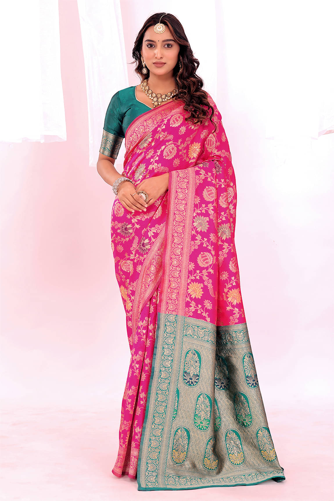 Samai Art Silk Solid Saree With Unstitched Blouse Piece ( Pink ) Samai Art Silk Solid Saree With Unstitched Blouse Piece ( Pink )