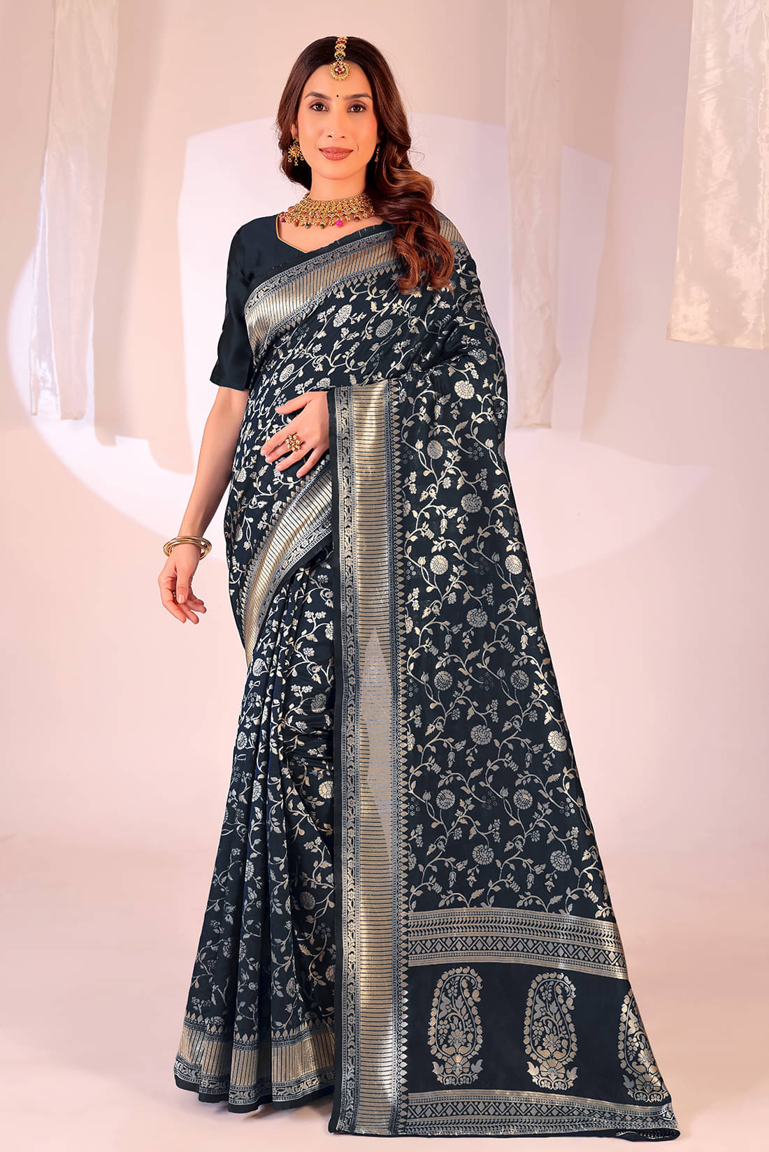     			Samai Art Silk Woven Saree With Unstitched Blouse Piece ( Black )