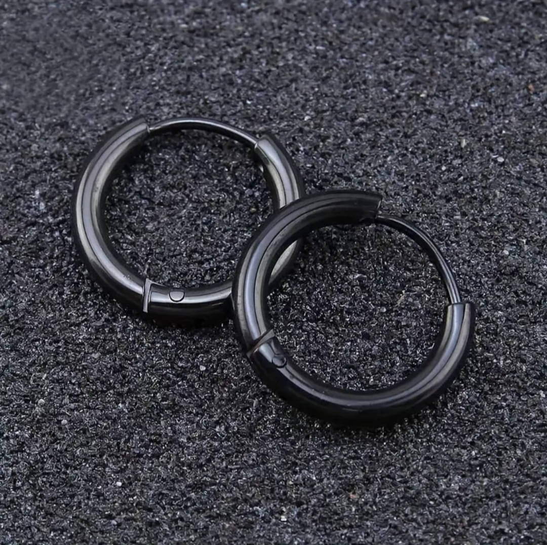     			Shree Ju Black Stud Earrings ( Pack of 1 )