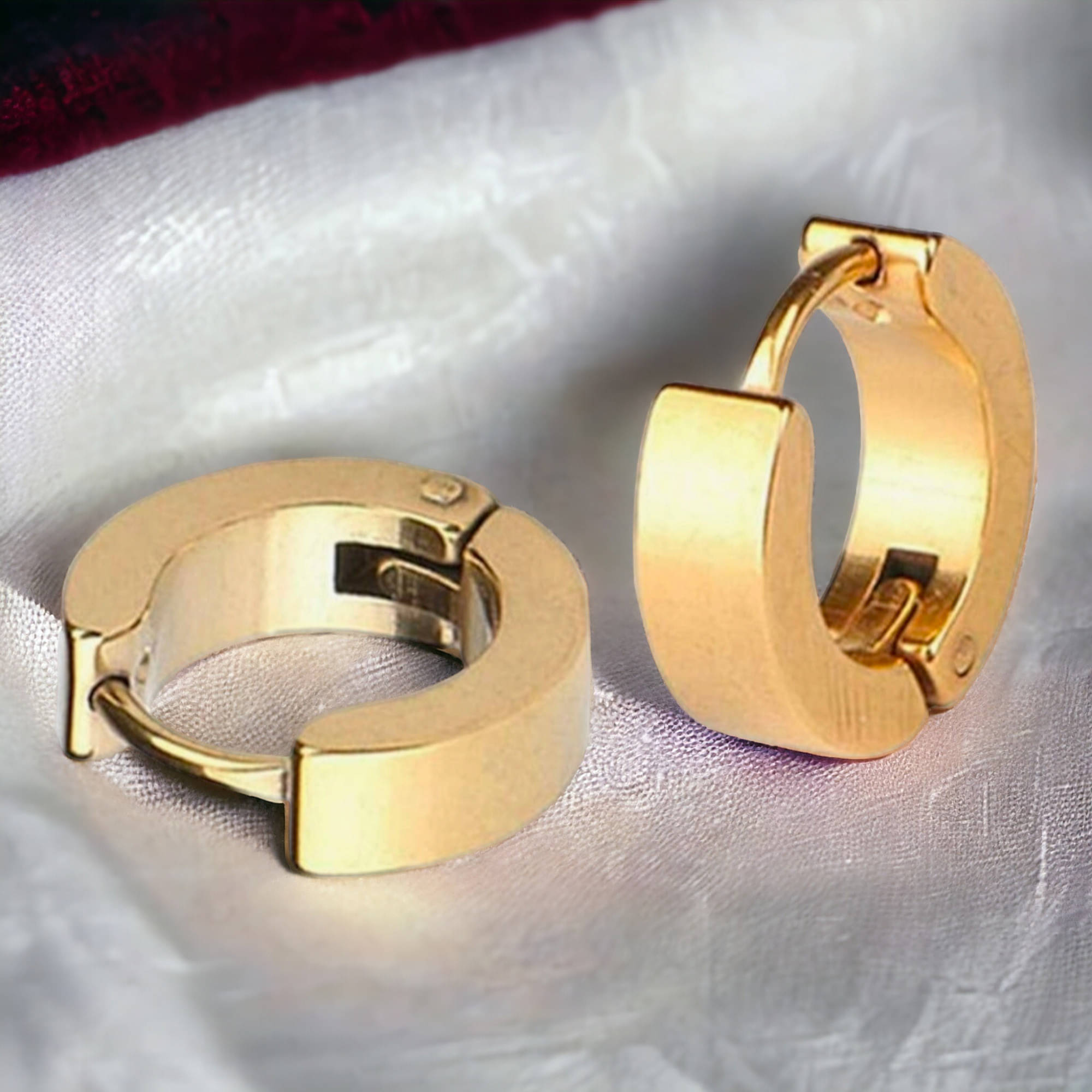     			Shree Ju Gold Stud Earrings ( Pack of 1 )