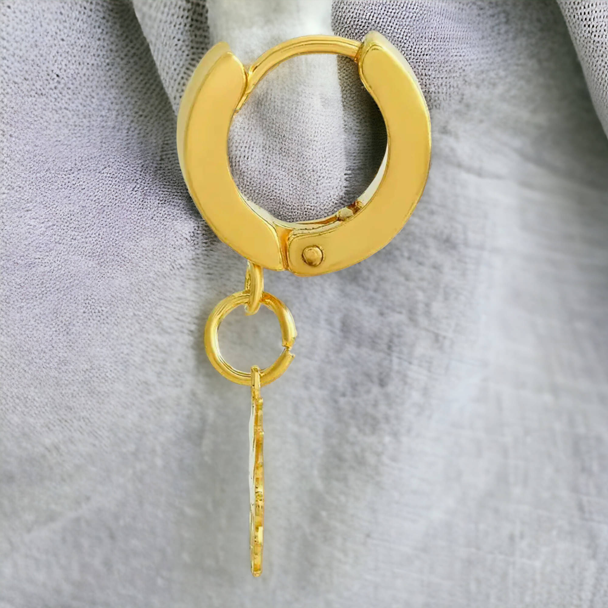     			Shree Ju Gold Stud Earrings ( Pack of 1 )