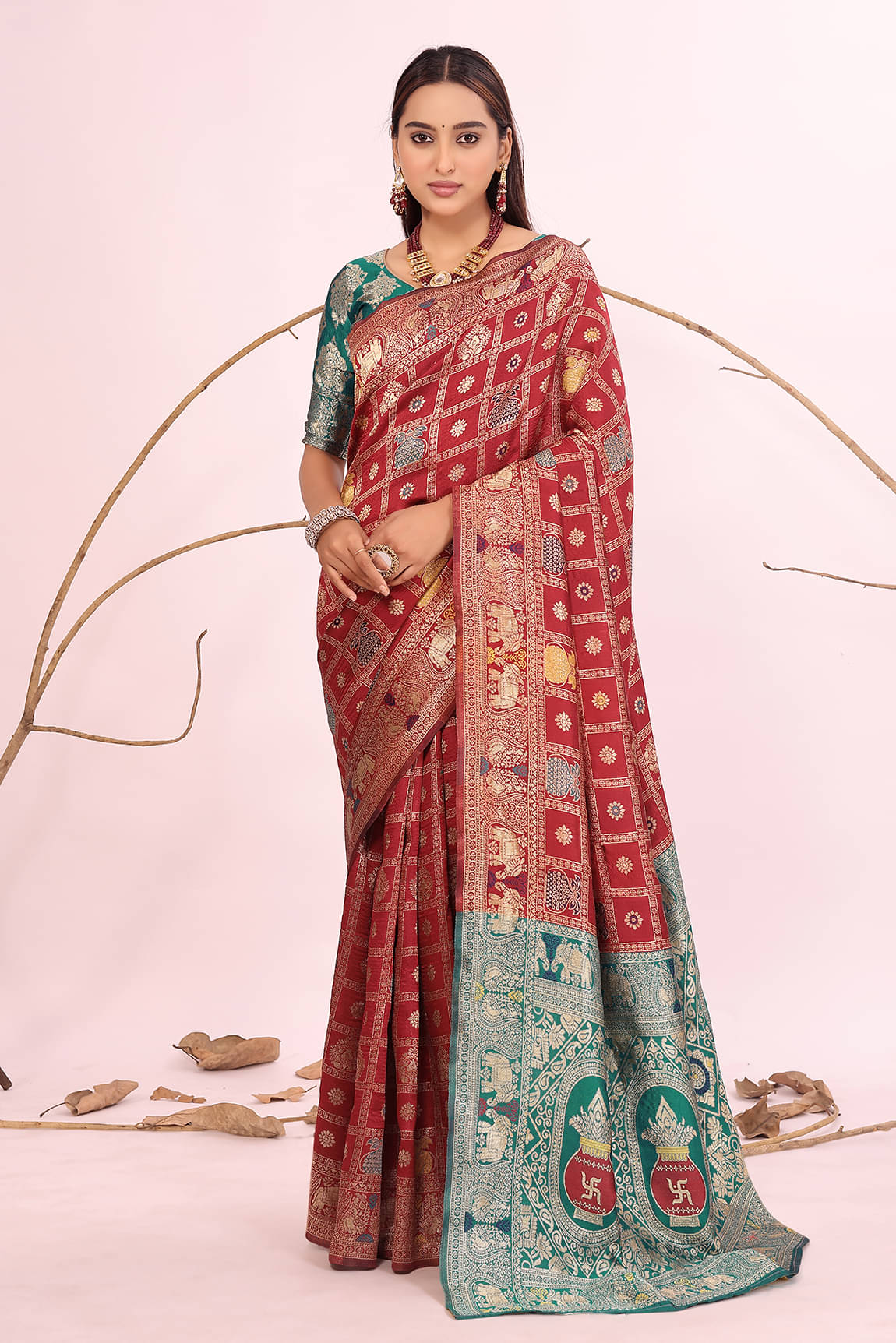 Suntex Art Silk Solid Saree With Unstitched Blouse Piece ( Maroon ) Suntex Art Silk Solid Saree With Unstitched Blouse Piece ( Maroon )