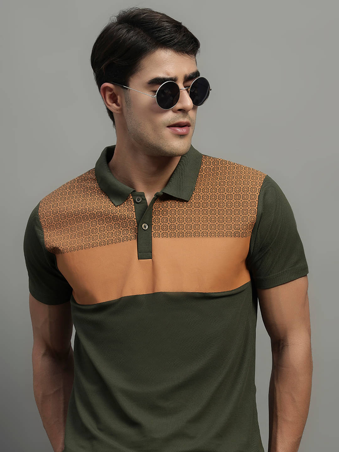 THE CASUALS Men Cotton Blend Regular Fit Printed Polo T Shirt ( Olive )     			THE CASUALS Men Cotton Blend Regular Fit Printed Polo T Shirt ( Olive )