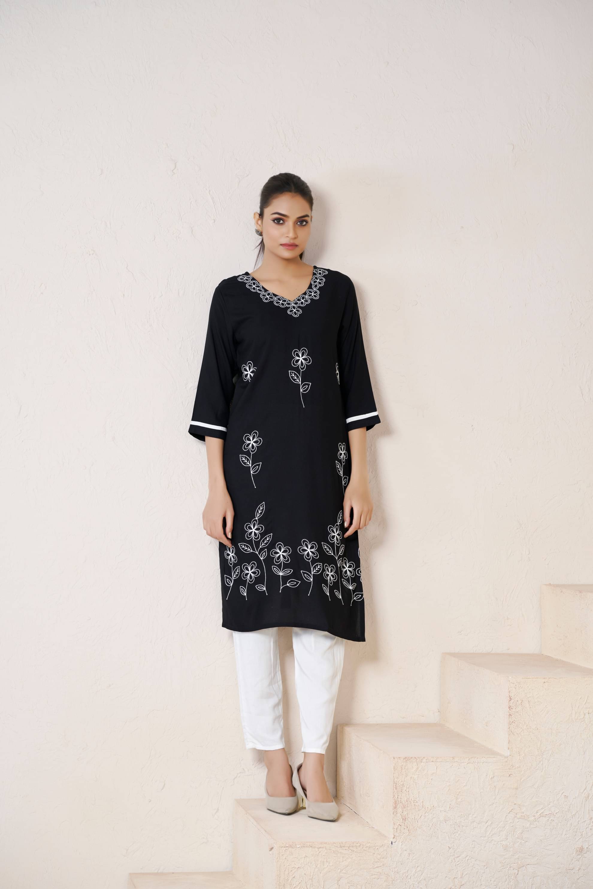 CYNOR Women Viscose Rayon Self Design Straight Kurti ( Black ) CYNOR Women Viscose Rayon Self Design Straight Kurti ( Black )