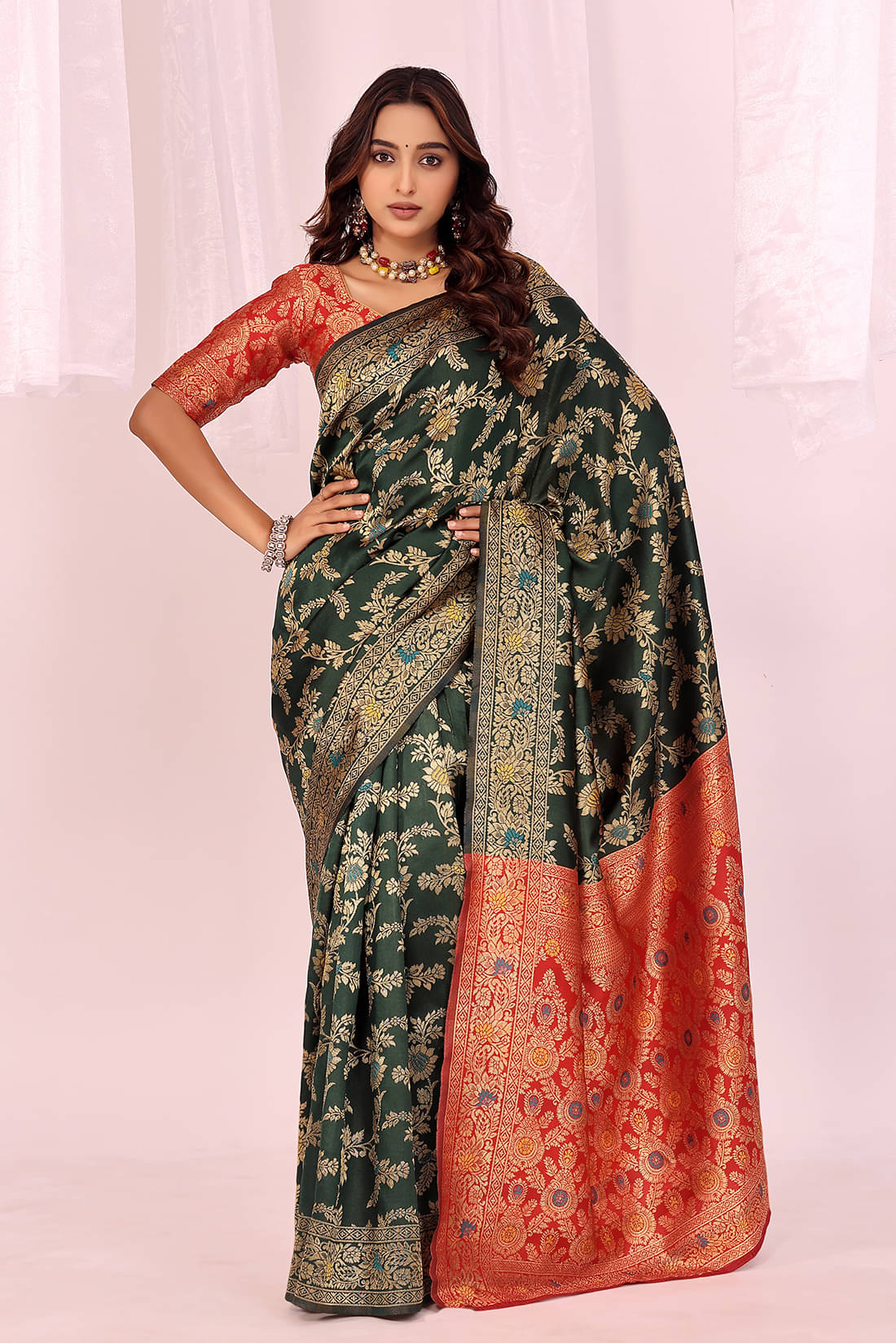 Suali Art Silk Solid Saree With Unstitched Blouse Piece ( Green ) Suali Art Silk Solid Saree With Unstitched Blouse Piece ( Green )