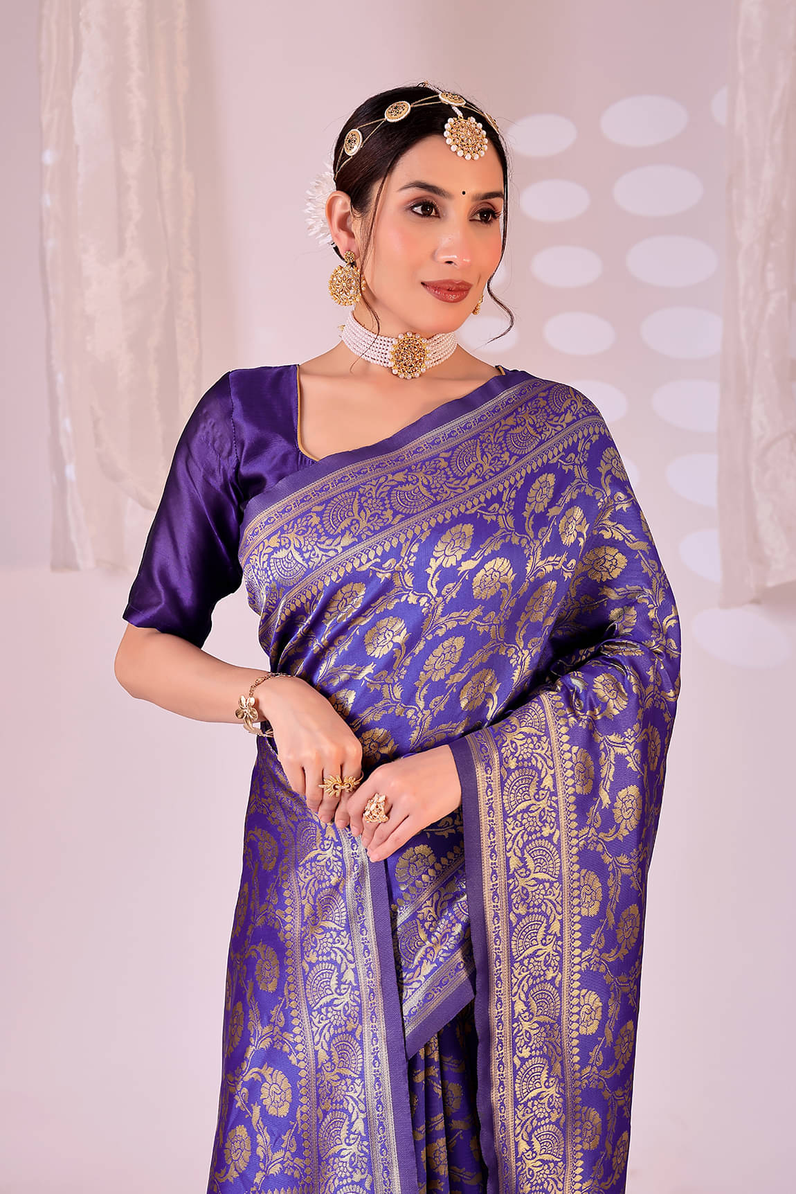 Suali Art Silk Solid Saree With Unstitched Blouse Piece ( Purple ) Suali Art Silk Solid Saree With Unstitched Blouse Piece ( Purple )