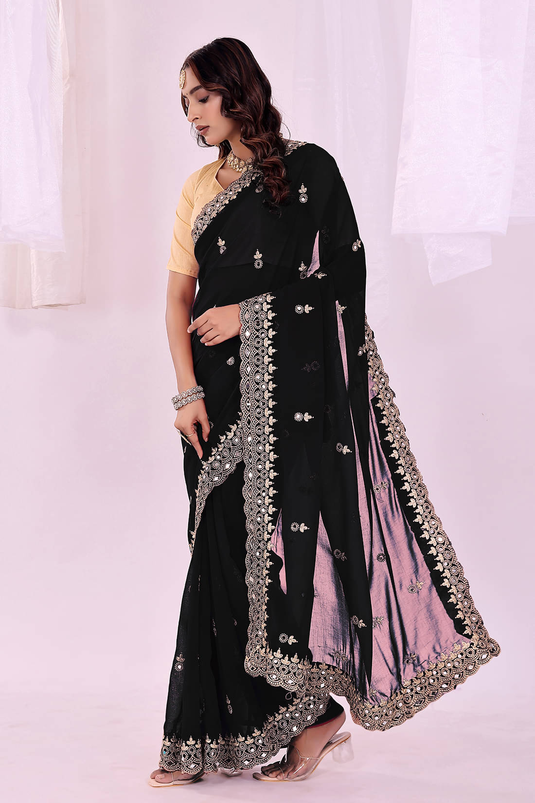 Suali Georgette Solid Saree With Unstitched Blouse Piece ( Black ) Suali Georgette Solid Saree With Unstitched Blouse Piece ( Black )