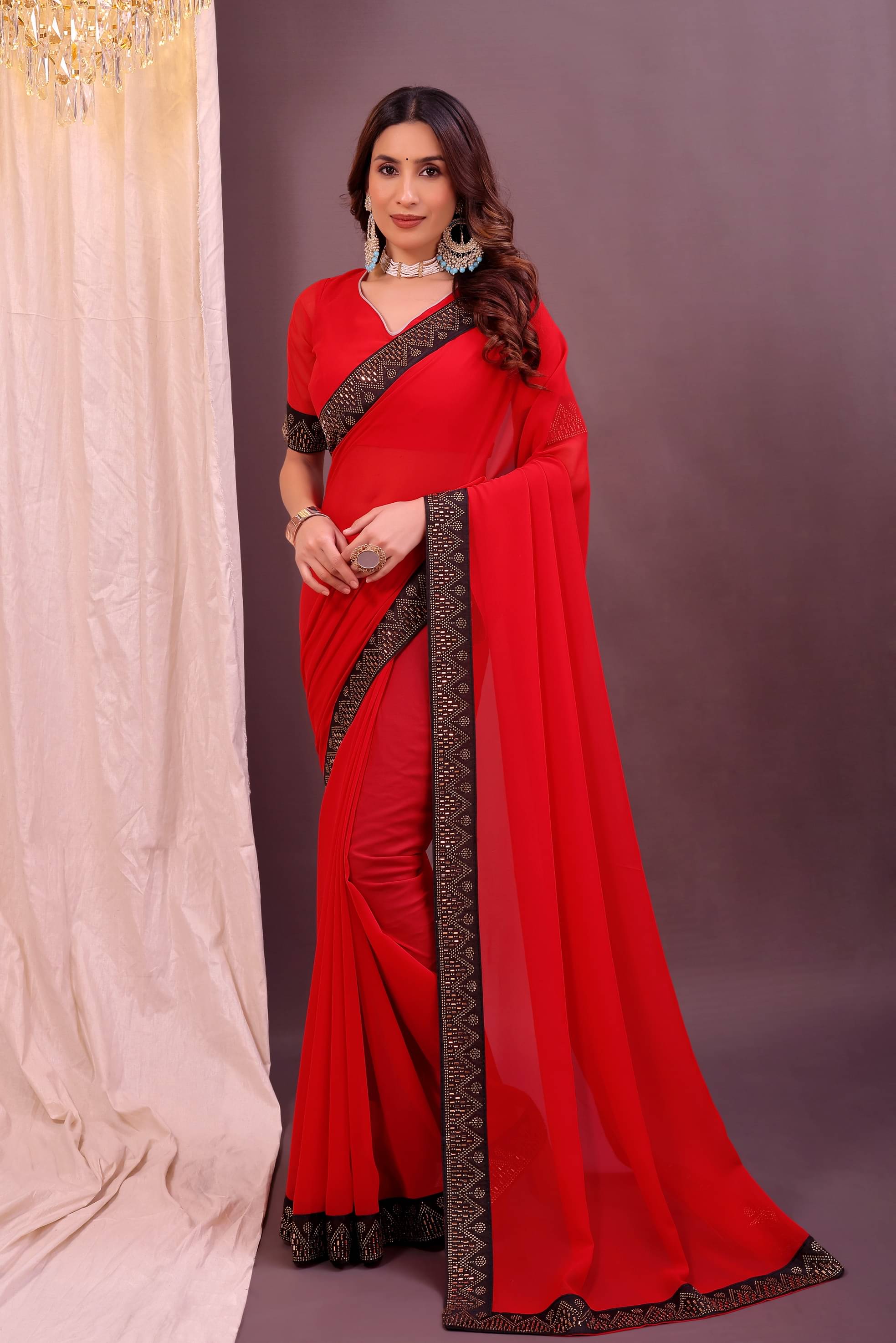     			Suali Georgette Solid Saree With Unstitched Blouse Piece ( Red )