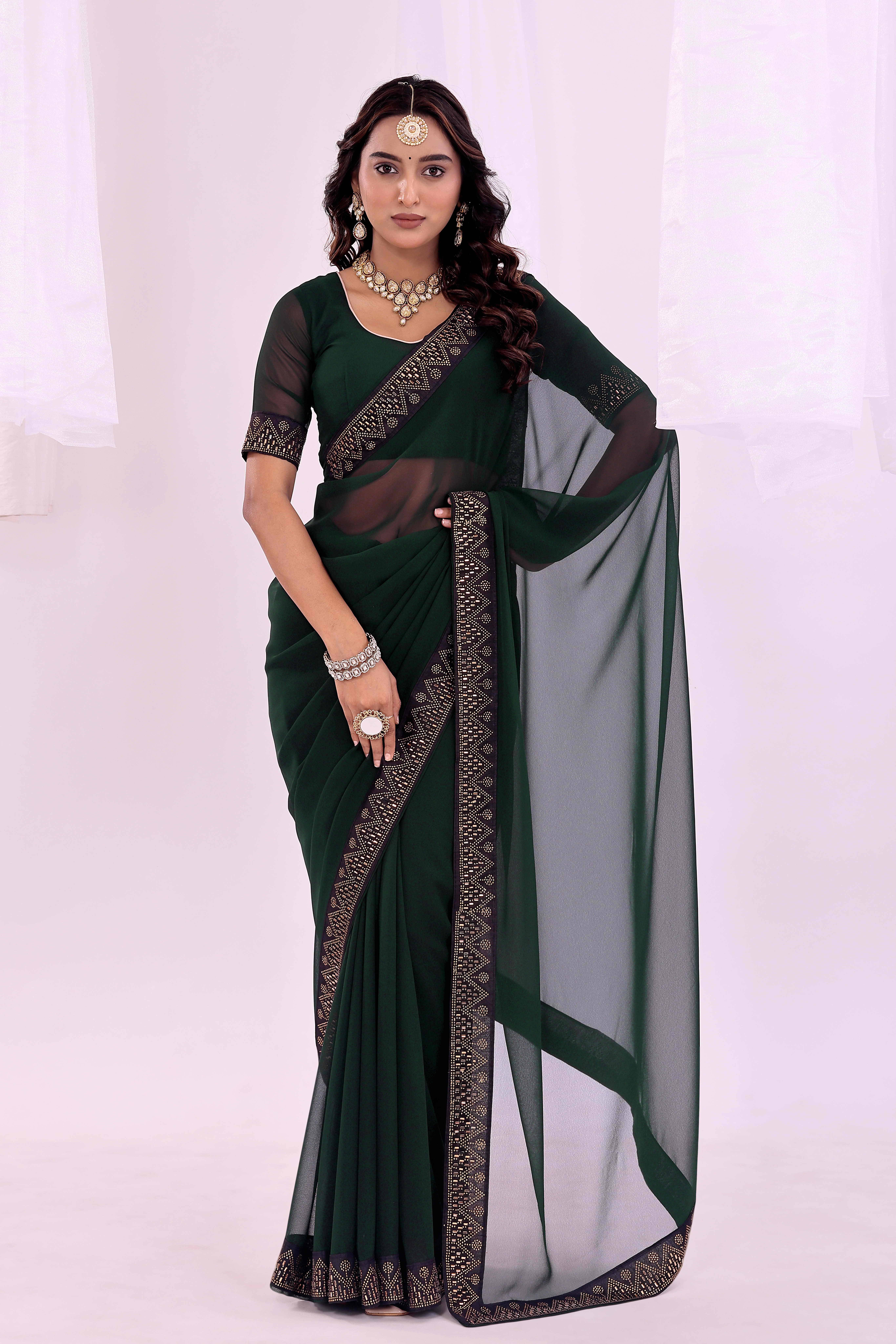     			Suali Georgette Solid Saree With Unstitched Blouse Piece ( Green )