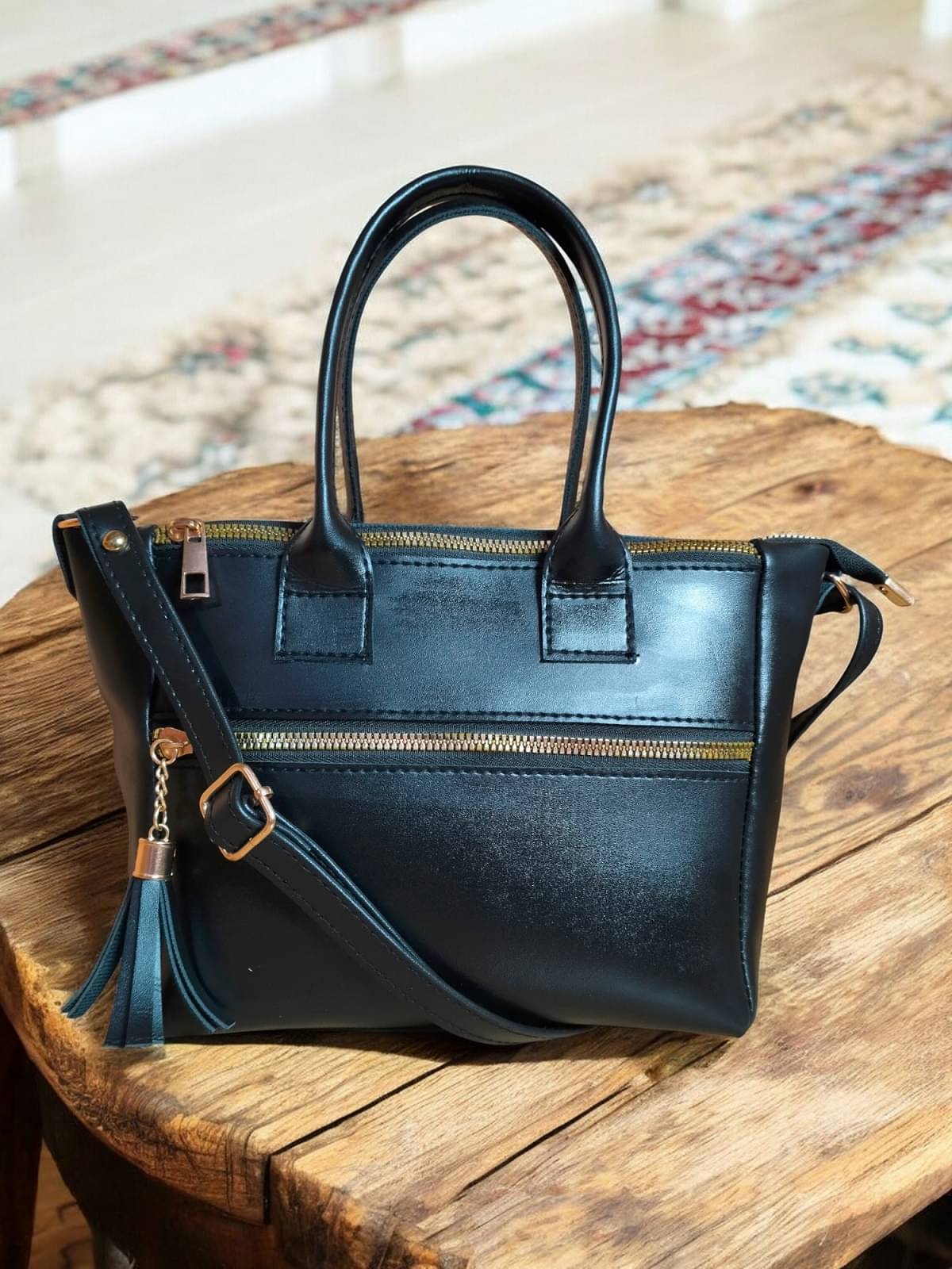 UOB-Universe of Bags Handheld Bag Faux Leather Set of 1 ( Black ) UOB-Universe of Bags Handheld Bag Faux Leather Set of 1 ( Black )