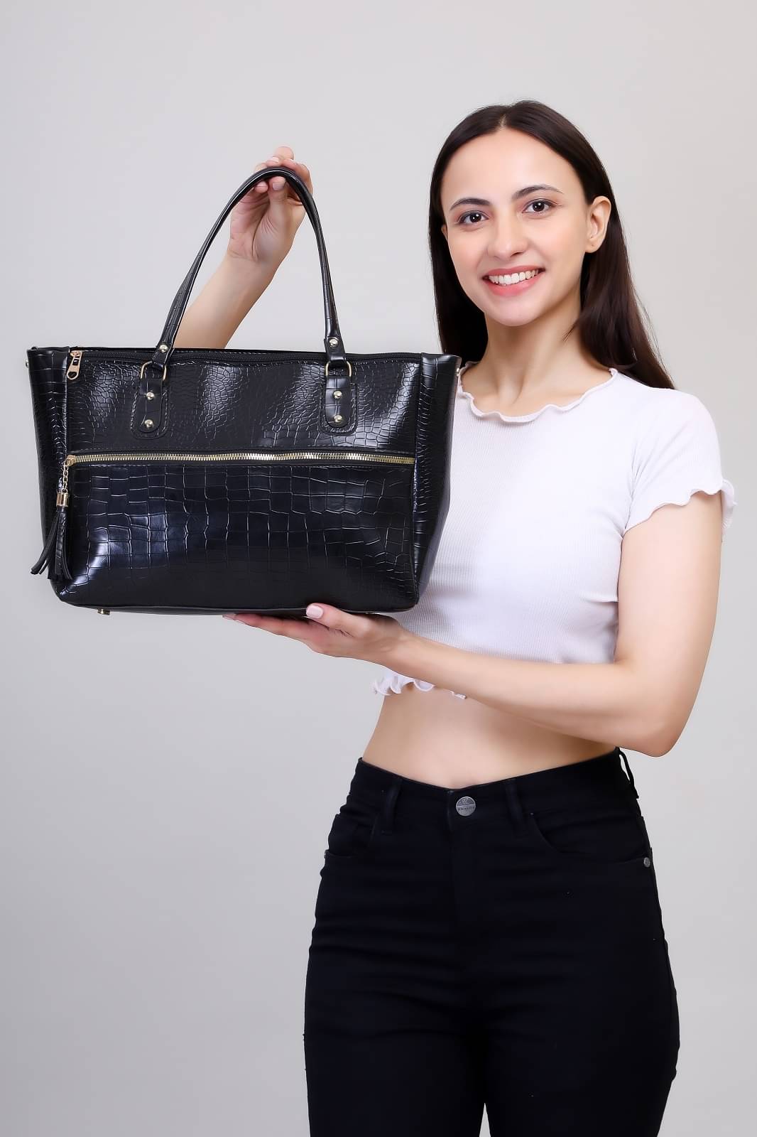     			UOB-Universe of Bags Shoulder Bag Faux Leather Set of 1 ( Black )
