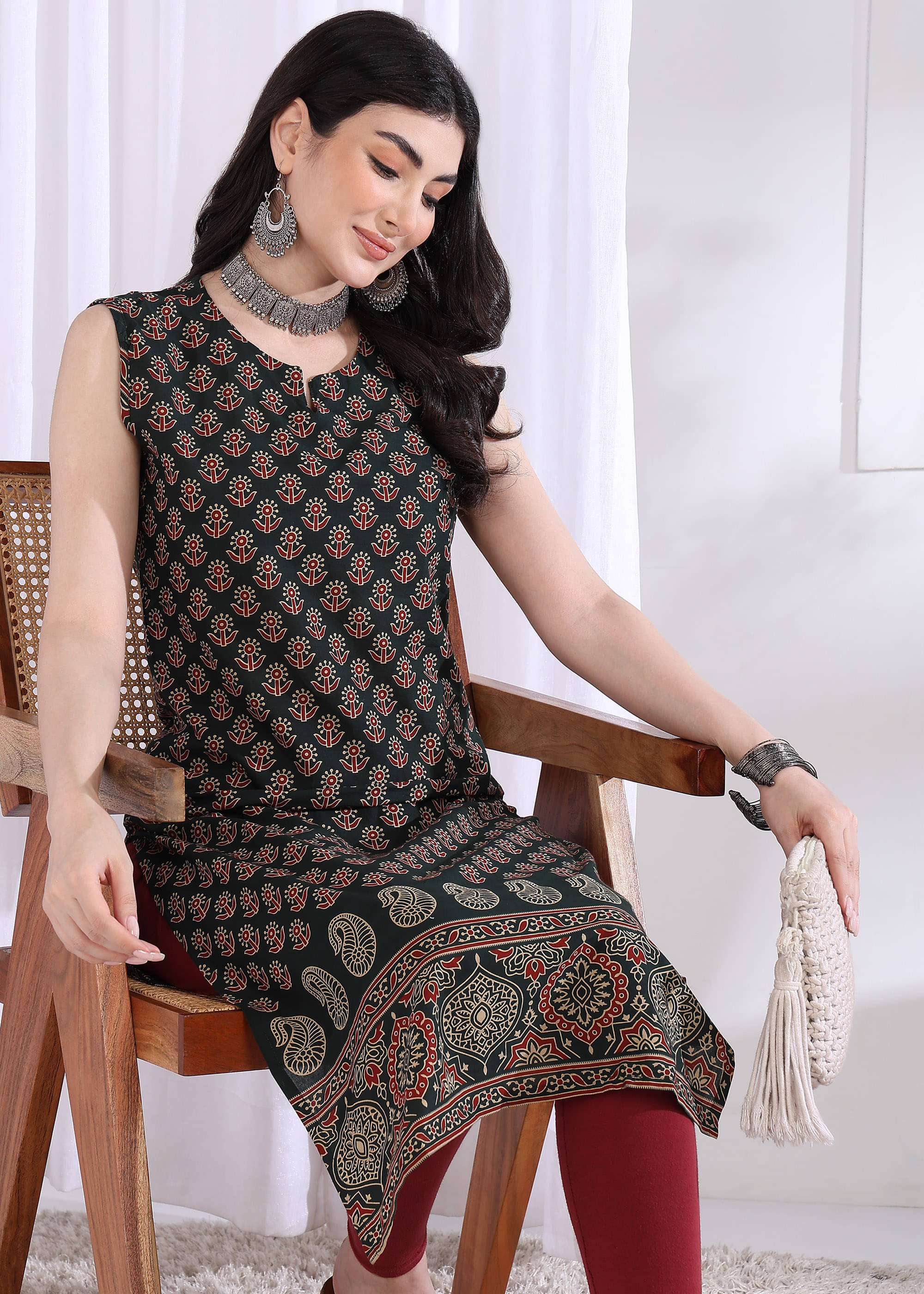     			Vbuyz Women Cotton Printed Straight Kurti ( Black )