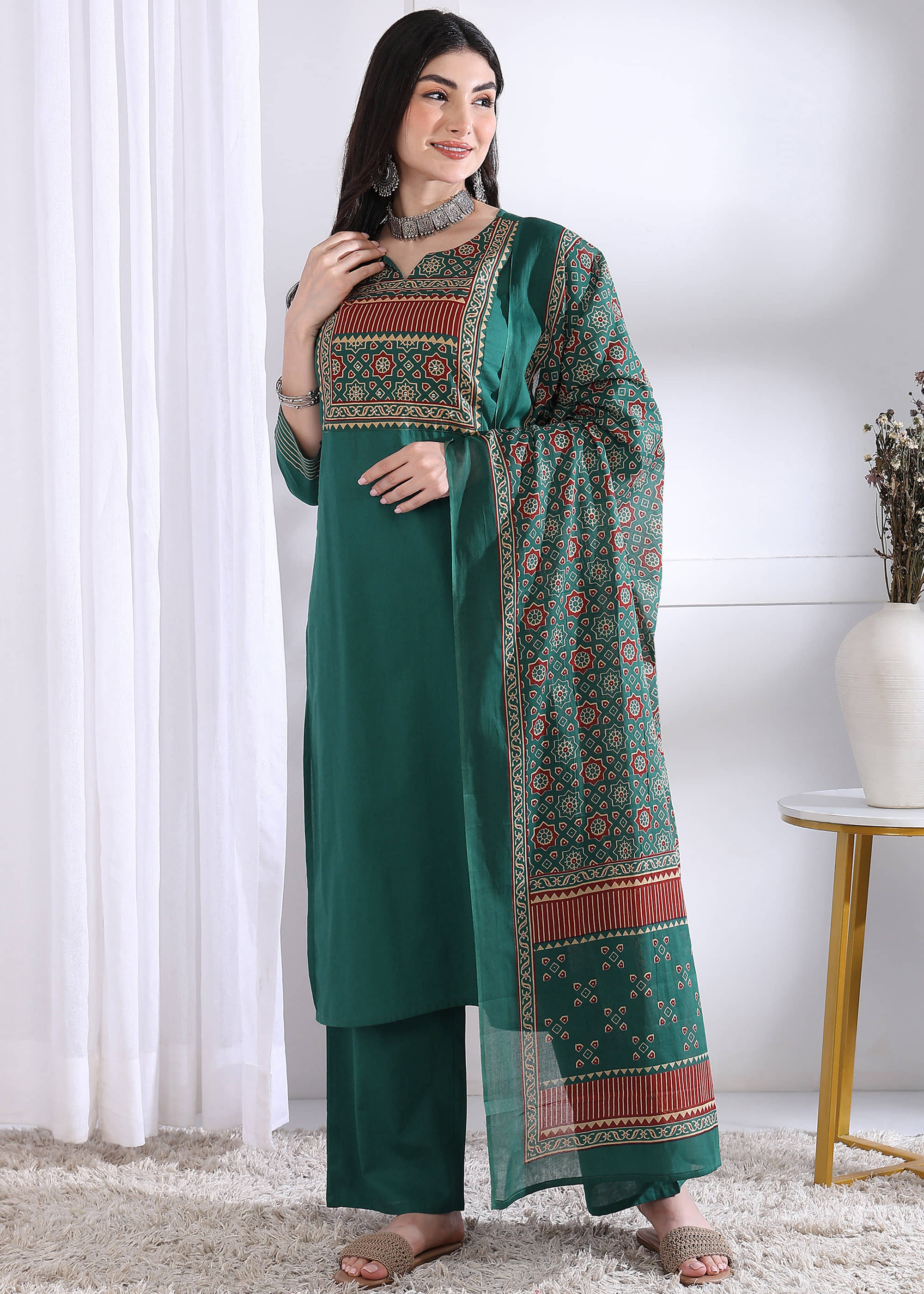 Vbuyz Women Cotton Solid Straight Kurti With Palazzo ( Black )
