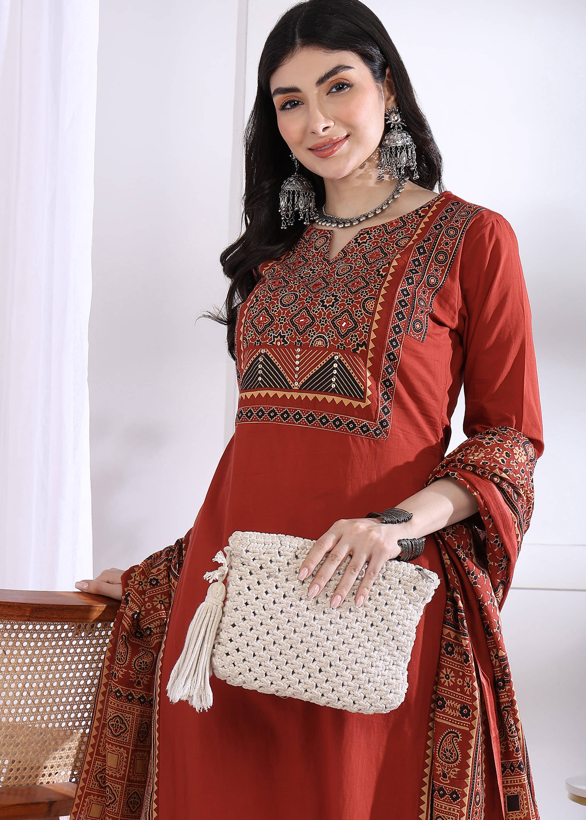 Vbuyz Women Cotton Solid Straight Kurti With Pants ( Red ) Vbuyz Women Cotton Solid Straight Kurti With Pants ( Red )