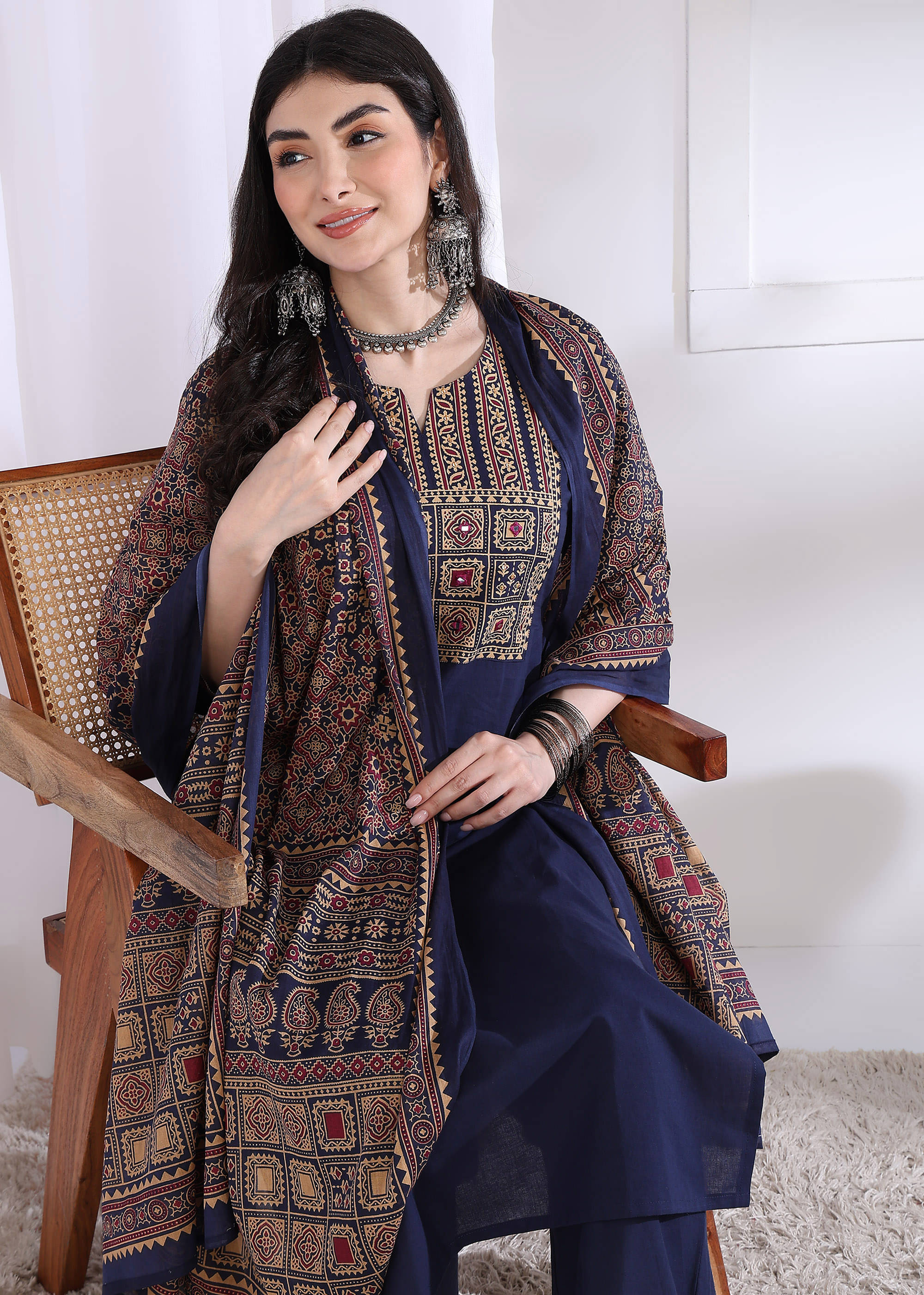     			Vbuyz Women Cotton Solid Straight Kurti With Palazzo ( Navy Blue )