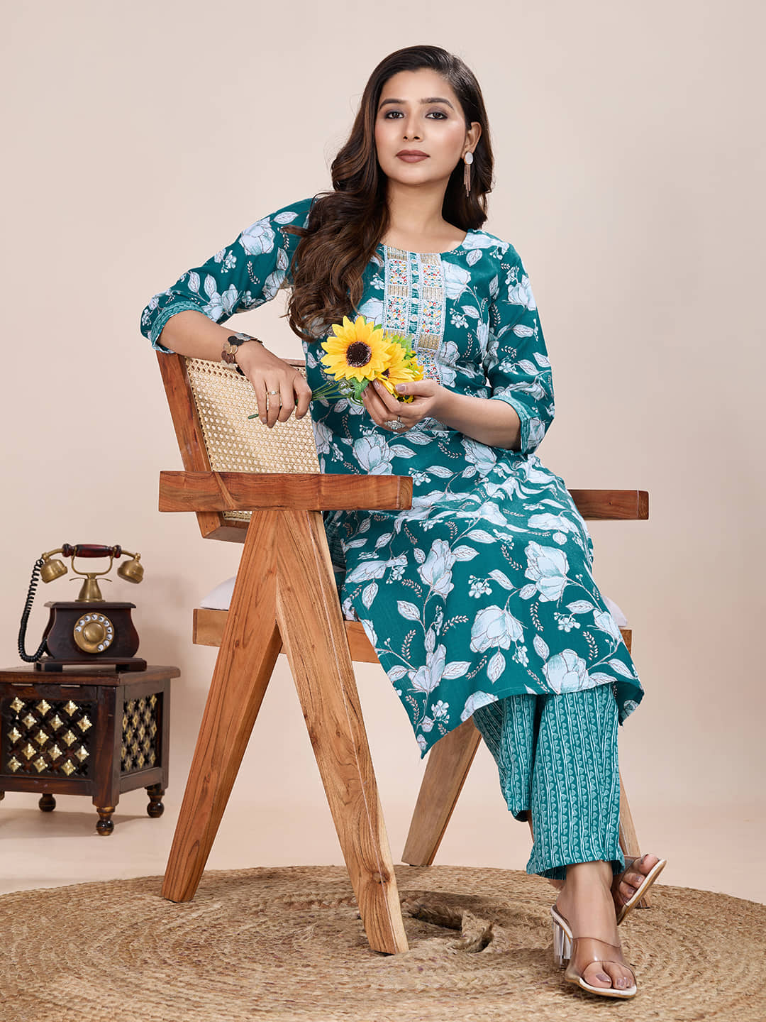 Women Basket Women Cotton Printed Straight Kurti With Pants ( Blue )
