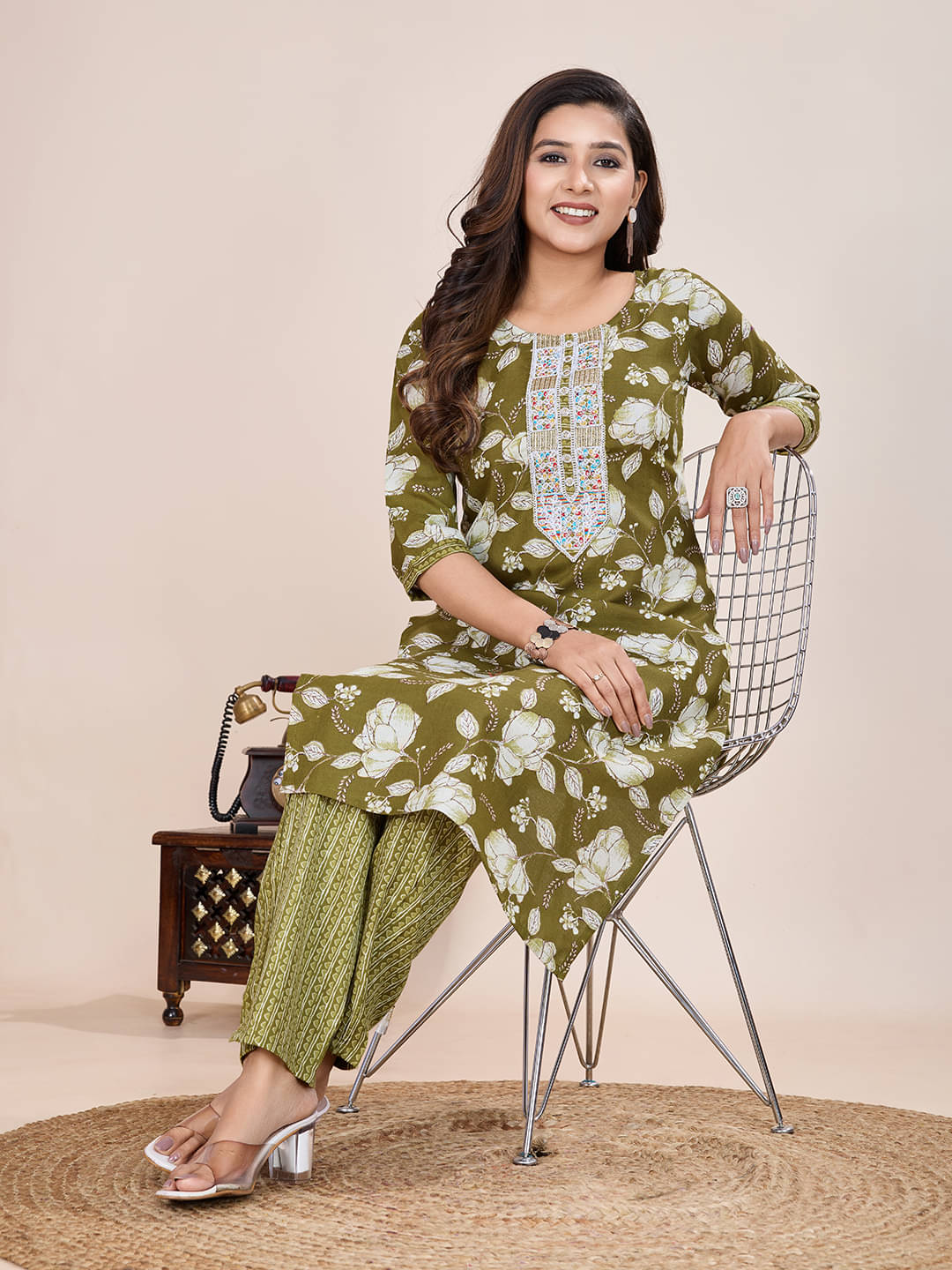     			Women Basket Women Cotton Printed Straight Kurti With Pants ( Green )