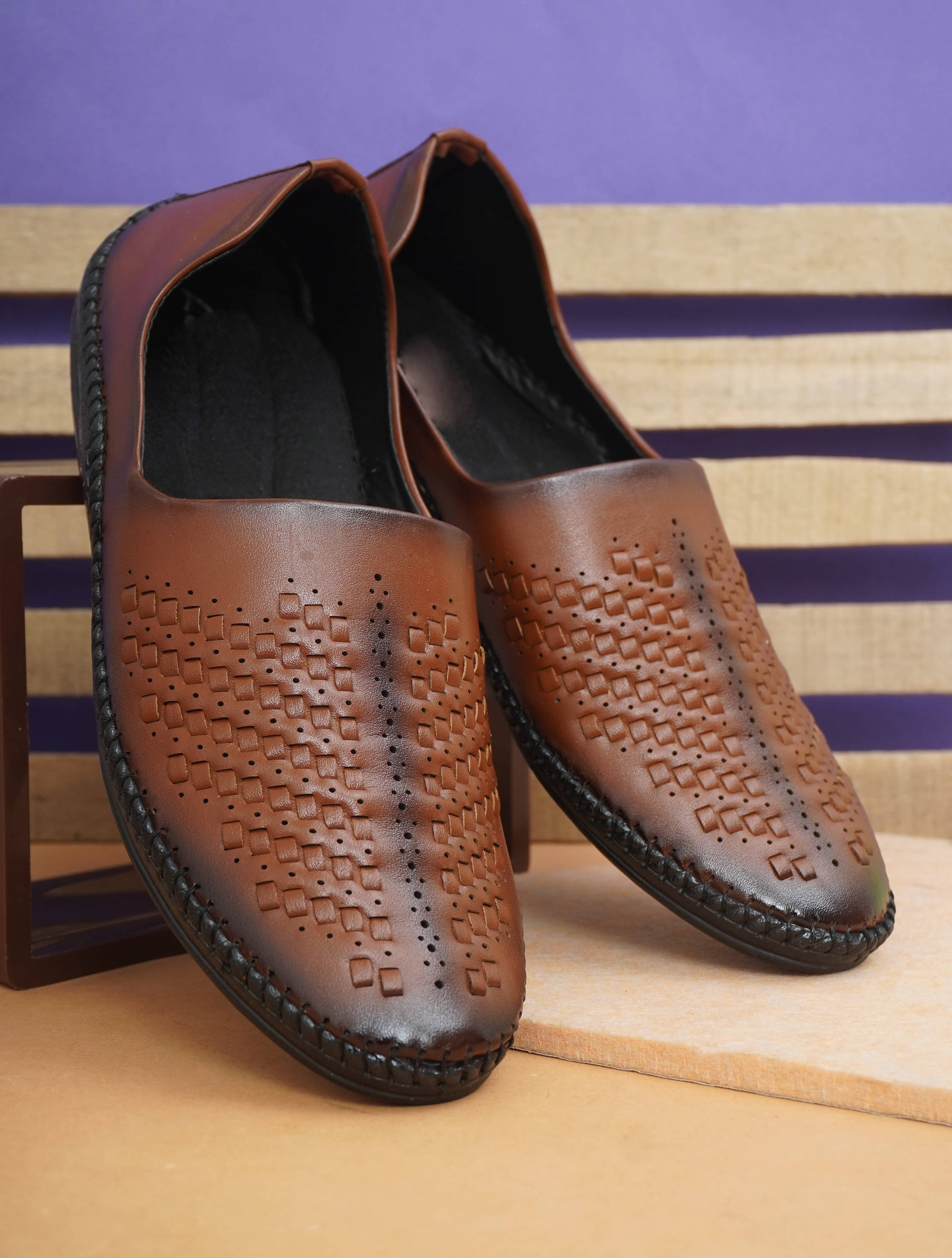     			Akiko Beige Men's Mojaris