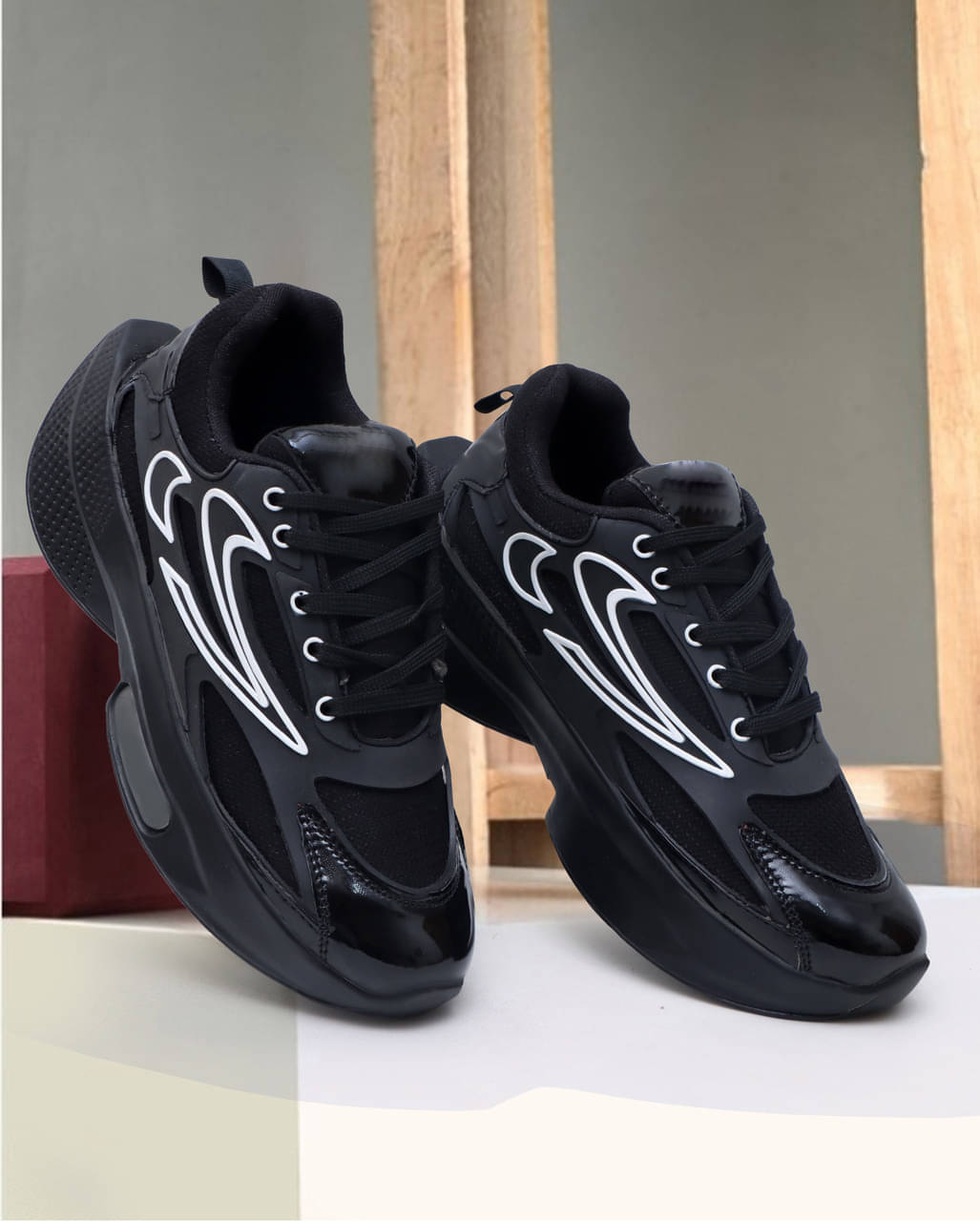     			Akiko GLIDE CORE Black Men's Sneakers