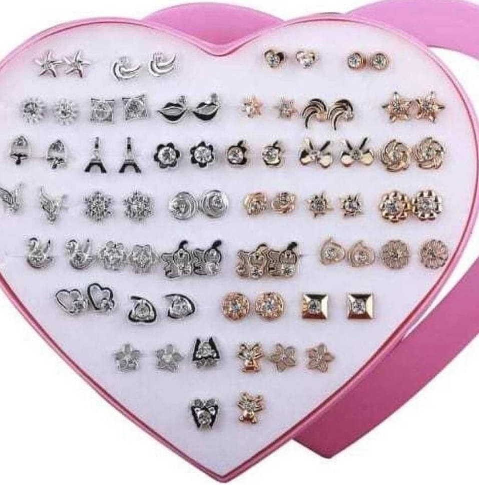     			Mehak Creation Gold Stud Earrings ( Pack of 1 )