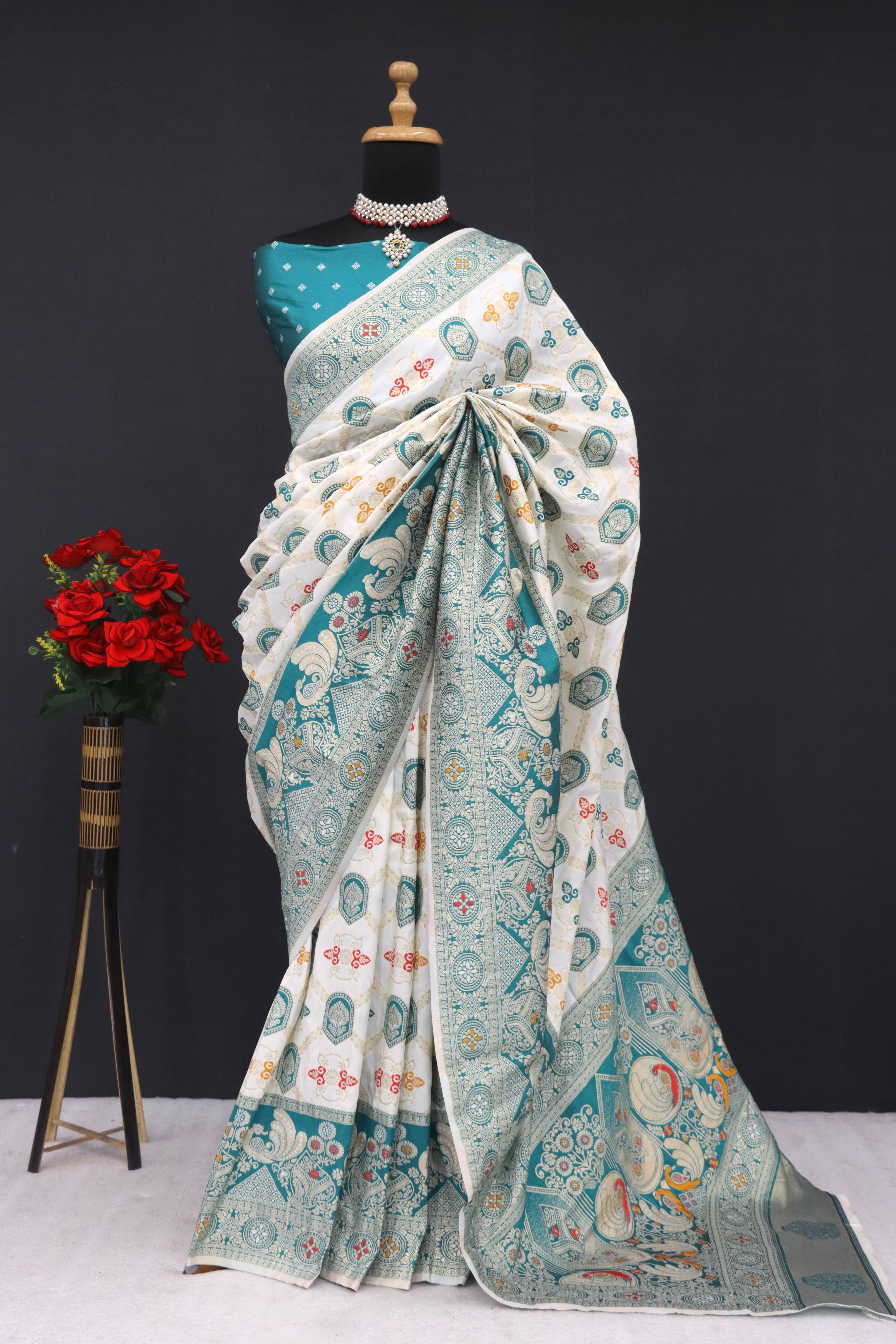     			SHIRODHARI Silk Blend Woven Saree With Unstitched Blouse Piece ( Teal )