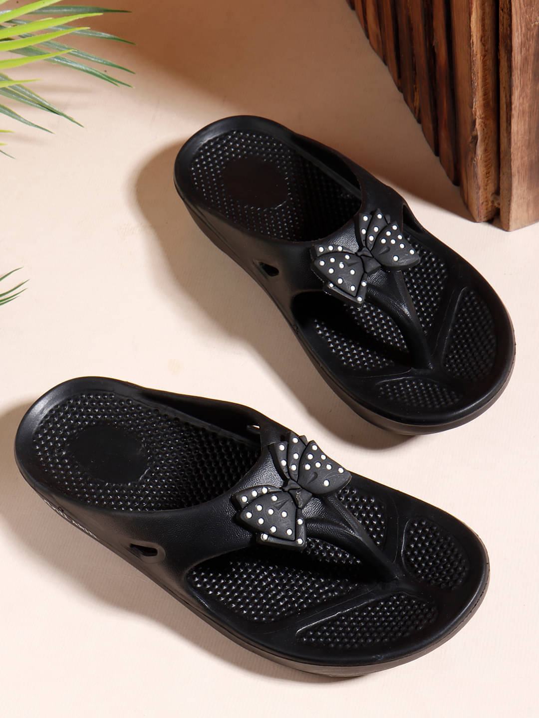     			Sneakersvilla Black Women's Flip Flop