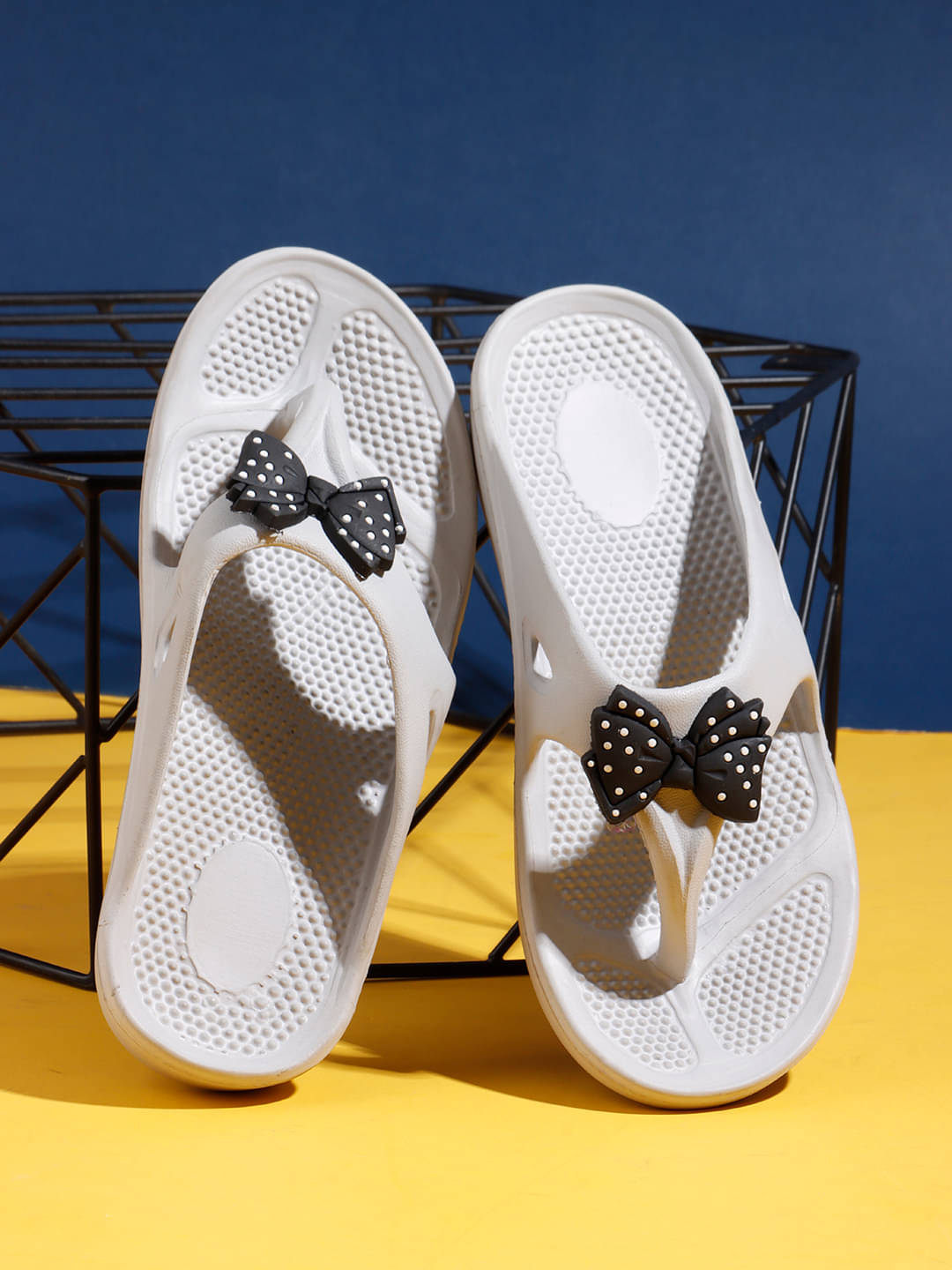     			Sneakersvilla Grey Women's Flip Flop