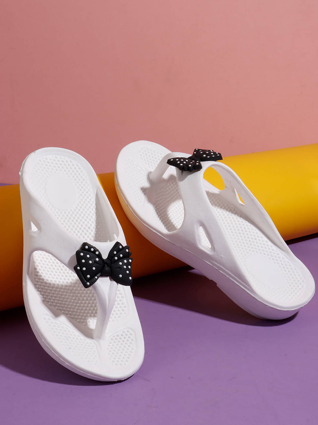     			Sneakersvilla White Women's Flip Flop
