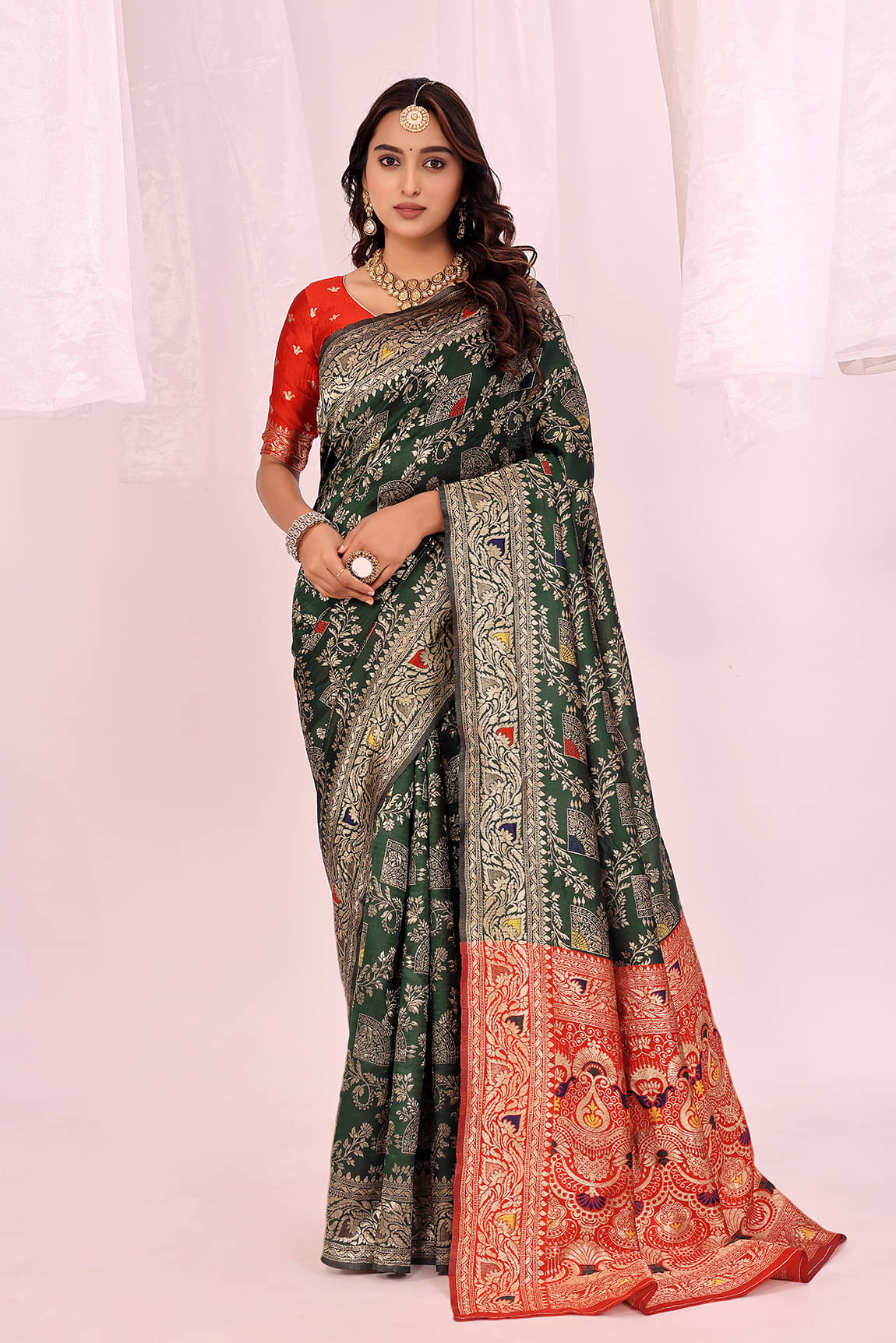     			Suntex Silk Woven Banarasi saree With Unstitched Blouse Piece ( Green )