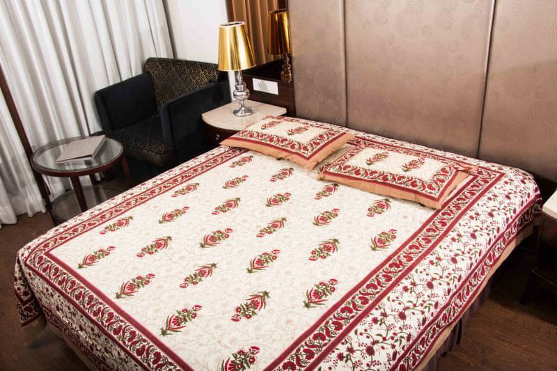     			Navkaar Creation Cotton 1 Double Bedsheet with 2 Pillow Covers ( Red )