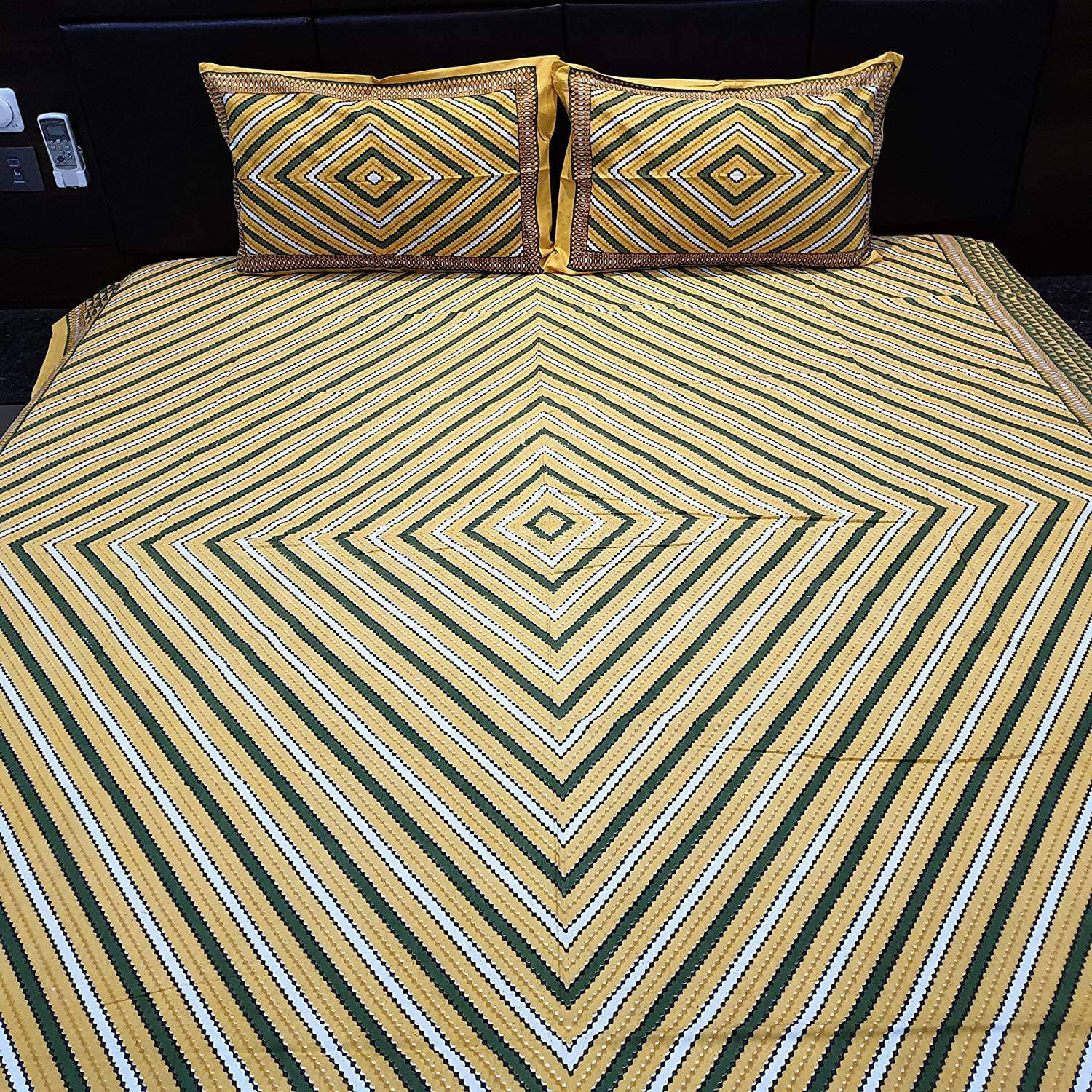     			Navkaar Creation Cotton 1 Double Bedsheet with 2 Pillow Covers ( Green )