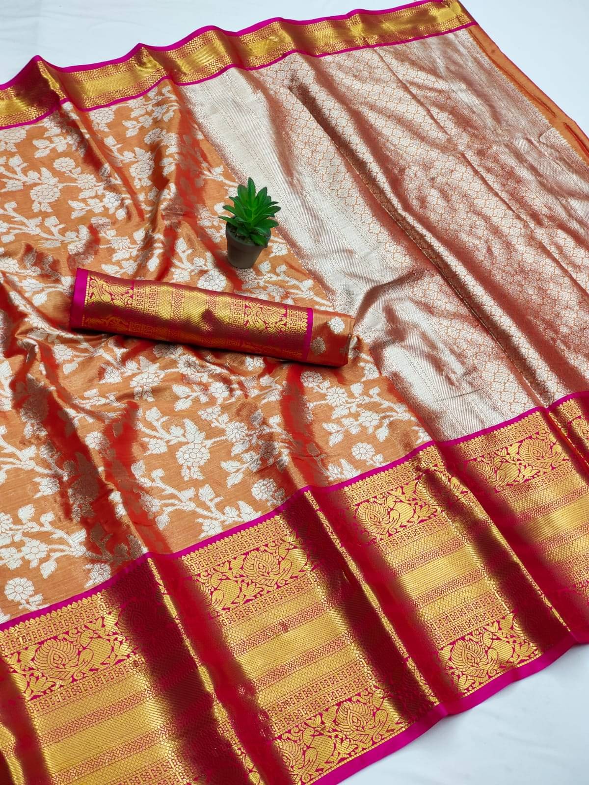 Rangtulika Ethnics Silk Woven Banarasi saree With Unstitched Blouse Piece ( Orange ) Rangtulika Ethnics Silk Woven Banarasi saree With Unstitched Blouse Piece ( Orange )