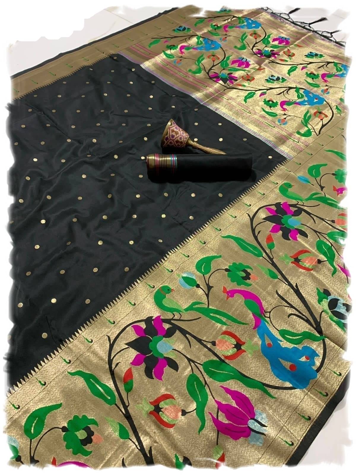     			Rangtulika Ethnics Silk Woven Banarasi saree With Unstitched Blouse Piece ( Black )